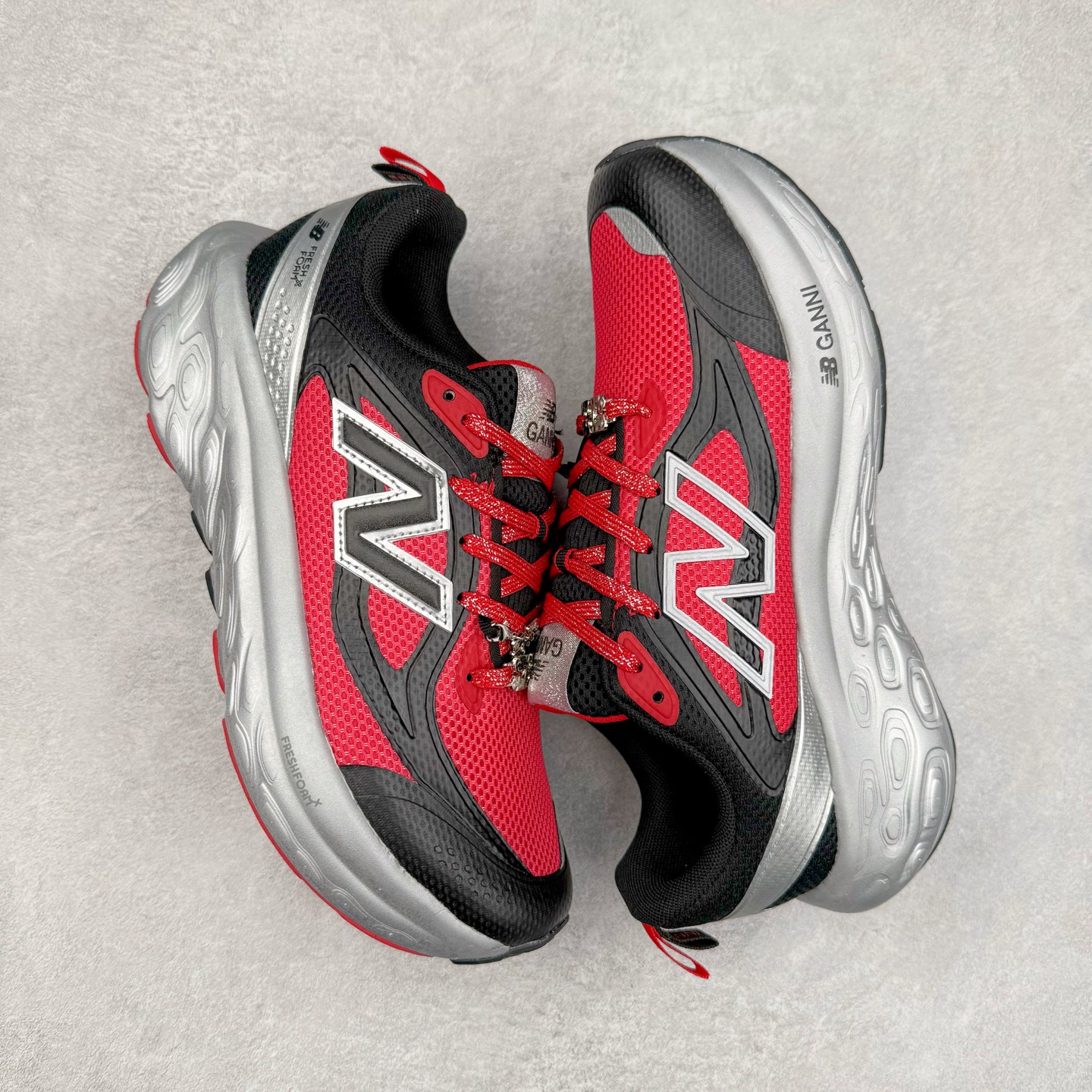 图片[3]-GANNI x New Balance NB Fresh Foam Trainer 联名舒适百搭防滑耐磨低帮跑步鞋 男女同款 黑红白 尺码：36 37 37.5 38 38.5 39.5 40 40.5 41.5 42 42.5 43 44 44.5 45-选品中心