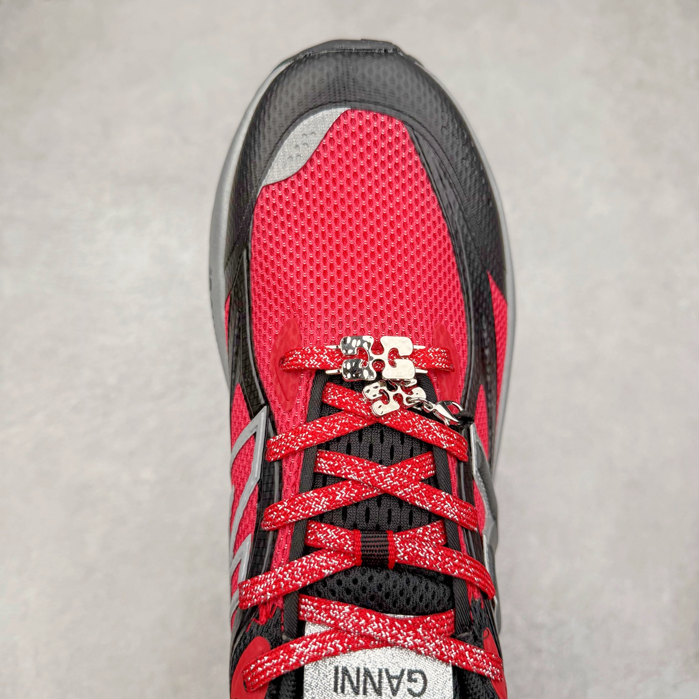 图片[4]-GANNI x New Balance NB Fresh Foam Trainer 联名舒适百搭防滑耐磨低帮跑步鞋 男女同款 黑红白 尺码：36 37 37.5 38 38.5 39.5 40 40.5 41.5 42 42.5 43 44 44.5 45-选品中心