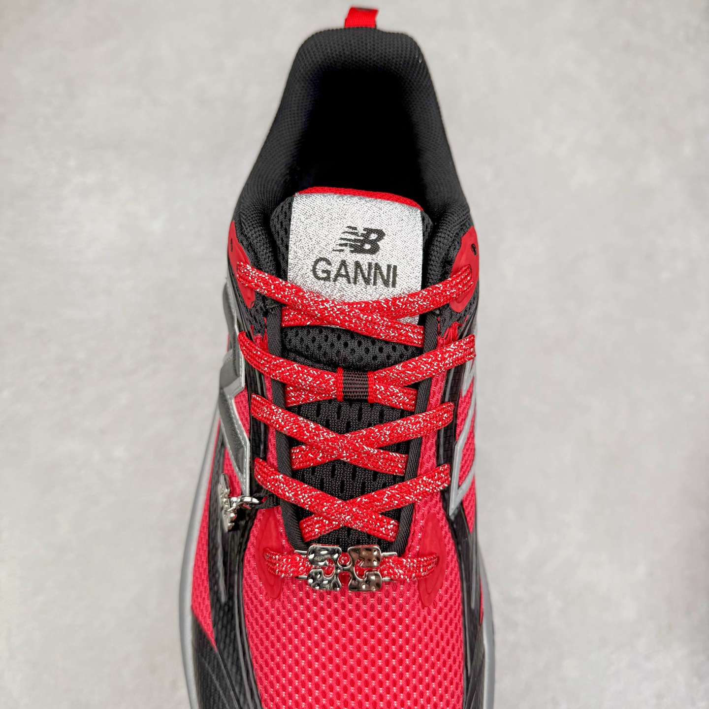 图片[5]-GANNI x New Balance NB Fresh Foam Trainer 联名舒适百搭防滑耐磨低帮跑步鞋 男女同款 黑红白 尺码：36 37 37.5 38 38.5 39.5 40 40.5 41.5 42 42.5 43 44 44.5 45-选品中心