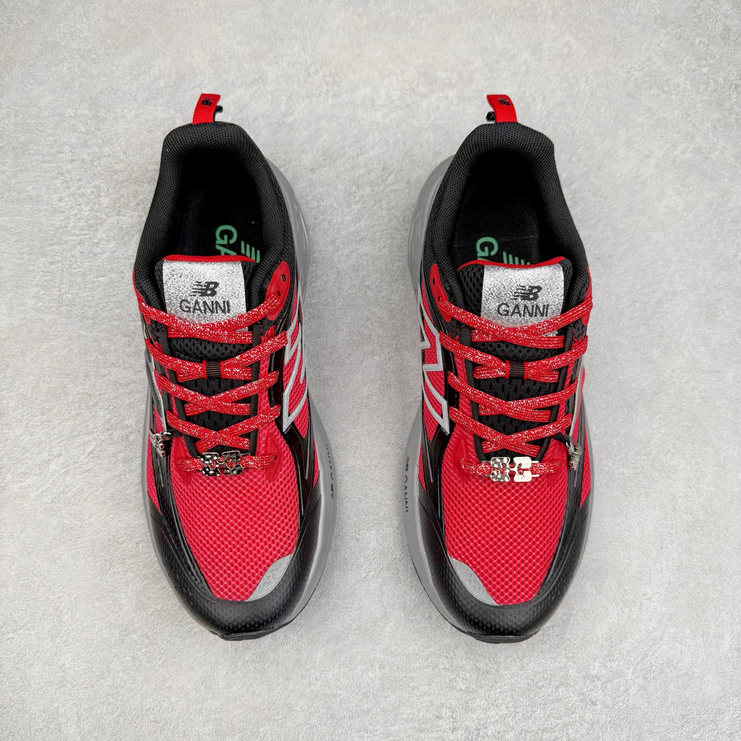 图片[2]-GANNI x New Balance NB Fresh Foam Trainer 联名舒适百搭防滑耐磨低帮跑步鞋 男女同款 黑红白 尺码：36 37 37.5 38 38.5 39.5 40 40.5 41.5 42 42.5 43 44 44.5 45-选品中心