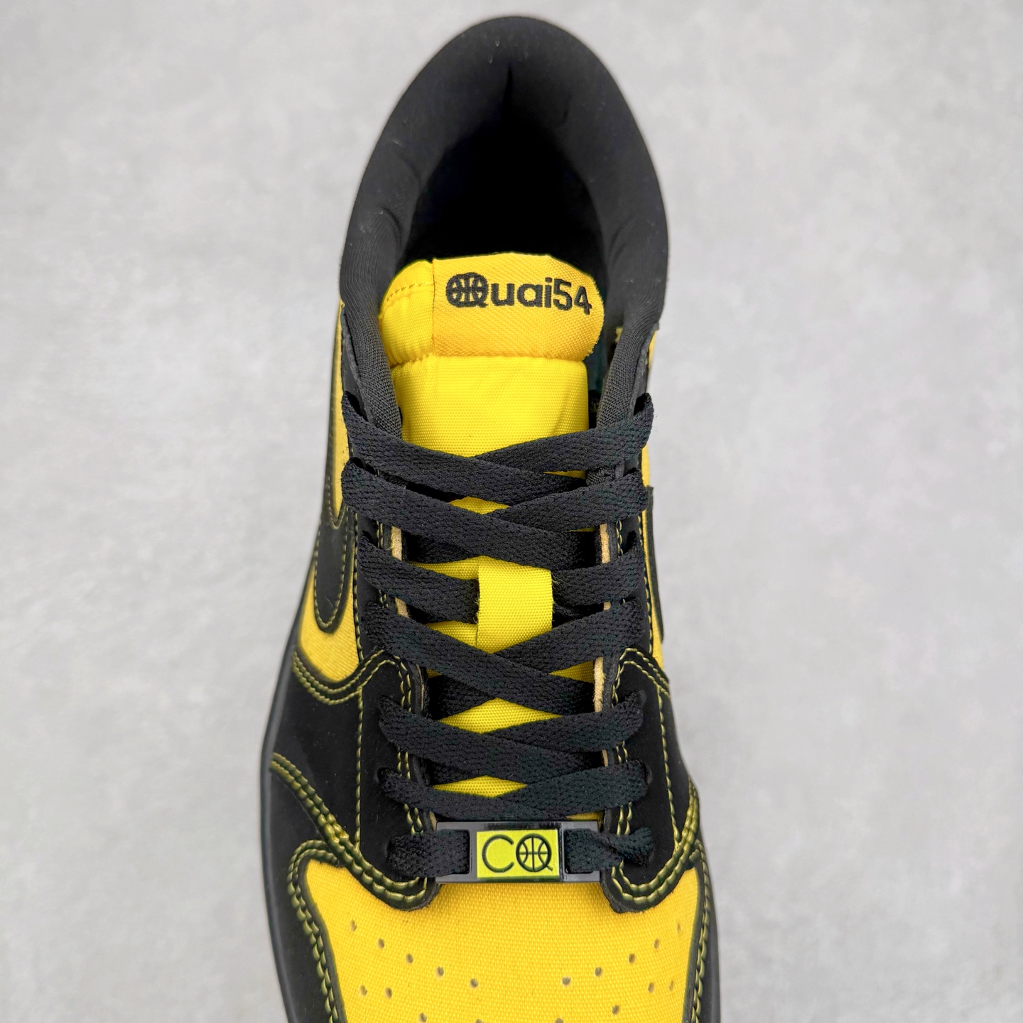 图片[5]-＃K版 Air Jordan AJ1 Low 低帮 街球黑黄 IB8836-007 全新流水线出品 DT版本唯一平替选择 市场第二梯队最强版 全部原鞋开发 原楦原纸板开发 全鞋电脑针车 原厂内置全掌气垫 原盒内在原标 唯一Zp原版鞋带绑法 免检产品 全新2022版型 全头层皮料 完美零毛边处理 原厂配置全掌气垫 价格定位良心 几十个配色陆续出货 实拍调校N版已经零色差零失真 百分百还原实物色彩所见即所得 不存在货不对板色差等低级问题 选购参考实物拍摄 不混卖不参货 只用心做好货严格选品 承诺混一赔十 尺码：36 36.5 37.5 38 38.5 39 40 40.5 41 42 42.5 43 44 44.5 45-选品中心