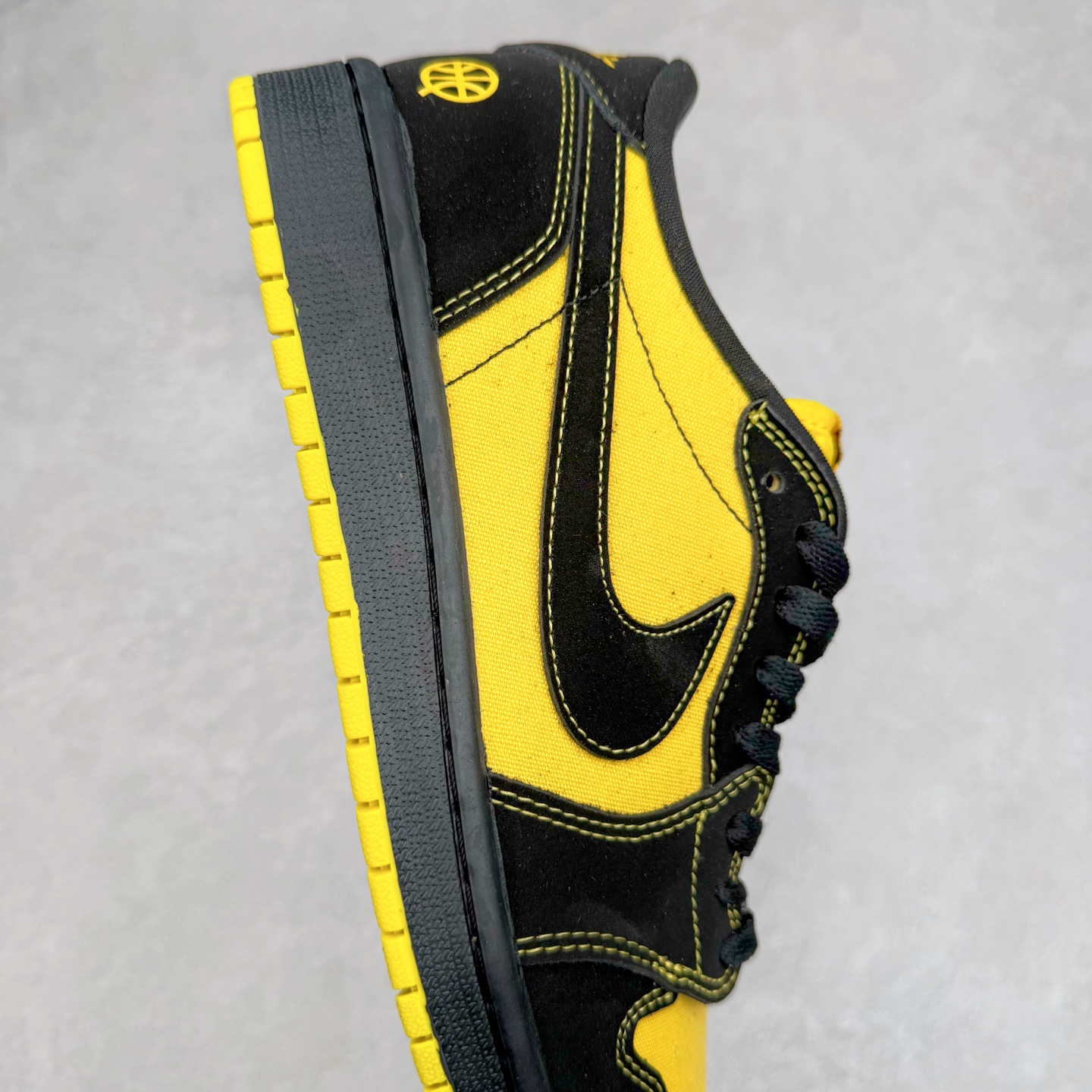 图片[6]-＃K版 Air Jordan AJ1 Low 低帮 街球黑黄 IB8836-007 全新流水线出品 DT版本唯一平替选择 市场第二梯队最强版 全部原鞋开发 原楦原纸板开发 全鞋电脑针车 原厂内置全掌气垫 原盒内在原标 唯一Zp原版鞋带绑法 免检产品 全新2022版型 全头层皮料 完美零毛边处理 原厂配置全掌气垫 价格定位良心 几十个配色陆续出货 实拍调校N版已经零色差零失真 百分百还原实物色彩所见即所得 不存在货不对板色差等低级问题 选购参考实物拍摄 不混卖不参货 只用心做好货严格选品 承诺混一赔十 尺码：36 36.5 37.5 38 38.5 39 40 40.5 41 42 42.5 43 44 44.5 45-选品中心