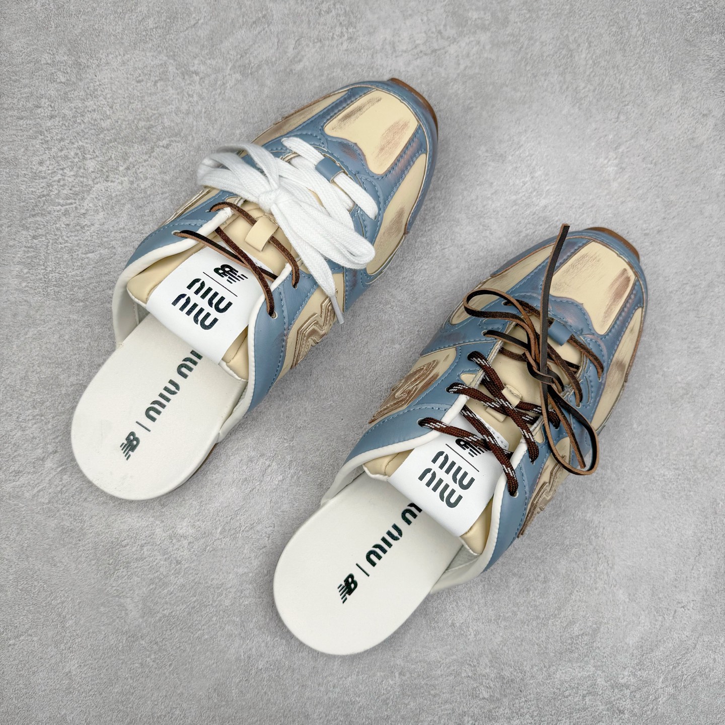 图片[3]-MiuMiu x New Balance NB530 SL 缪缪联名系列低帮经典复古休闲运动鞋半拖 近几年运动品牌与各大潮流品牌不断推出联名产品，在球鞋圈拥有极高的热度。此外，奢侈品牌和运动品牌联名也早已非新鲜事，继 Dior 和 Jordan Brand 以及 Prada 和 adidas 合作后。近日，Miu Miu与New Balance的合作基本已经成为定番，每年都会上新，而近期的最新联名也已经正式曝光，预计会在24年春夏面世！相比之前两次使用的574，这次Miu Miu带来了全新风格。采用了全新型号MR530进行设计，继续使用复古的旧化效果和去年就被带火的美拉德配色打造。Miu Miu作为千禧文化的重要推手，这次也是直接挑选了New Balance 2000年代时发布的健身跑鞋MR530。整体做旧效果非常明显，甚至有些二手鞋的感觉，多少是有点瘦巴黎世家影响了……配色方面将会推出米色和棕色两种颜色可供选择，整体覆盖了做旧麂皮，鞋舌和鞋垫和之前一致，有Miu Miu的Logo，同时搭配皮革和棉质双鞋带组成。尺码：36 37 37.5 38 38.5 39.5 40 40.5 41.5 42 42.5 43.5 44 44.5 45-选品中心
