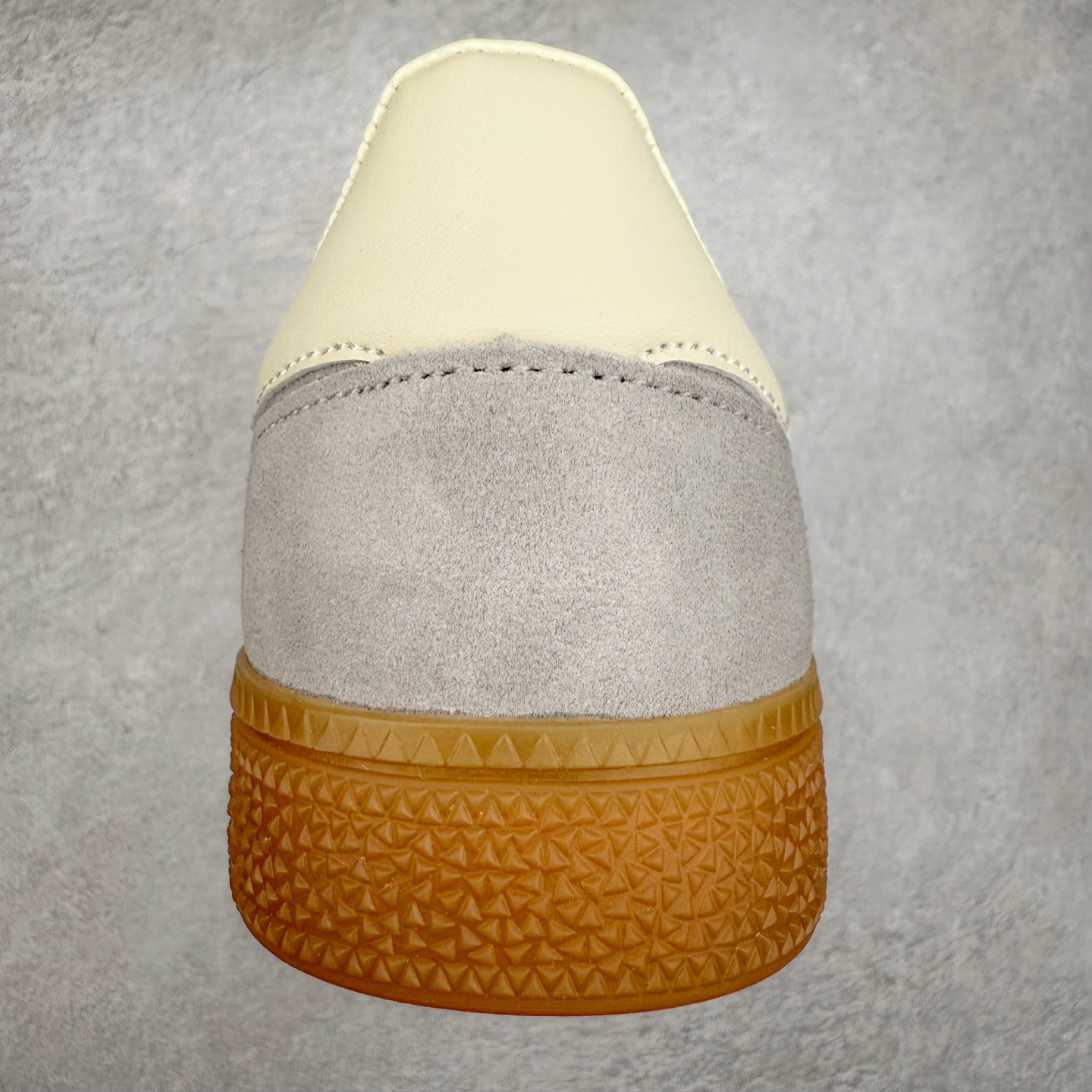 图片[8]-AD Originals Handball SPZL 手球运动员系列百搭休闲运动板鞋 IF7086 这款来自阿迪达斯的这款HANDBALL SPZL前身是一双手球运动鞋，这一次拿来复刻，所以鞋面的主要色彩选用了黑色， 鞋面外侧除了Spezial字母之外还有三叶草标志。Handball SPZL作为复古手球训练鞋与作为室内足球鞋的Samba有着异曲同工之处，但是质感更为出众的鞋身以及丰富的配色选择比起Samba来讲可以说是更胜一筹了！尺码：36 36⅔ 37⅓ 38 38⅔ 39⅓ 40 40⅔ 41⅓ 42 42⅔ 43⅓ 44 45-选品中心