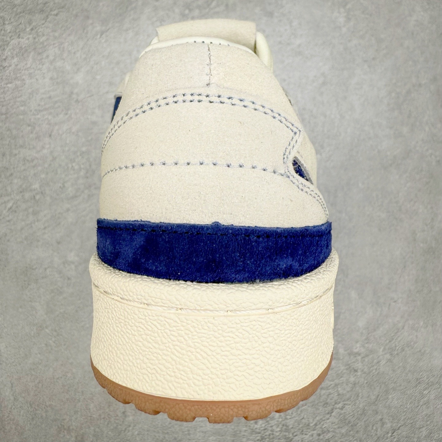 图片[8]-AD Forum 84 Low OG 低帮百搭潮流休闲运动板鞋 IF9681 以复古篮球鞋的外形为基础 采用皮革拼接 简约百搭 更加贴合舒适 中底内侧网格造型起到点睛之笔 外底橡胶 更显复古 尺码：36 36.5 37.5 38 38.5 39 40 40.5 41 42 42.5 43 44 44.5 45-选品中心