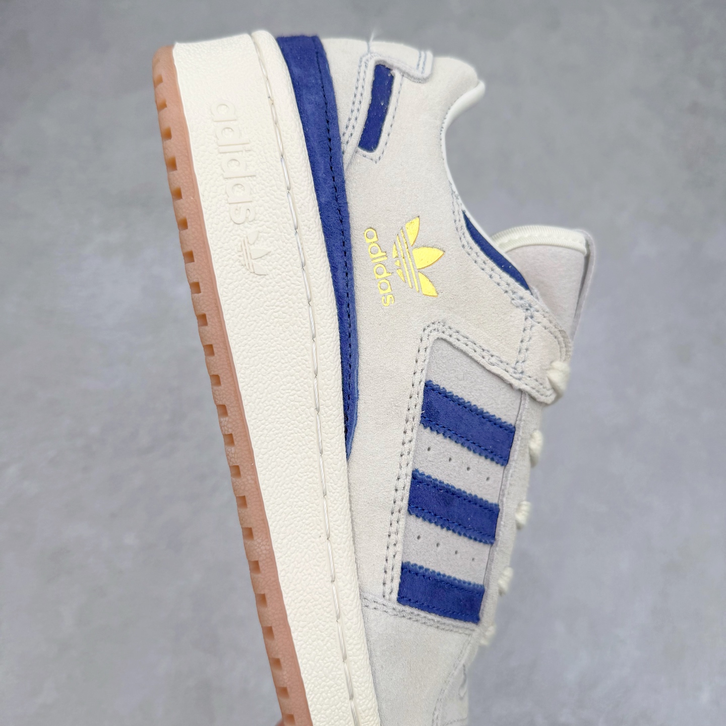 图片[6]-AD Forum 84 Low OG 低帮百搭潮流休闲运动板鞋 IF9681 以复古篮球鞋的外形为基础 采用皮革拼接 简约百搭 更加贴合舒适 中底内侧网格造型起到点睛之笔 外底橡胶 更显复古 尺码：36 36.5 37.5 38 38.5 39 40 40.5 41 42 42.5 43 44 44.5 45-选品中心