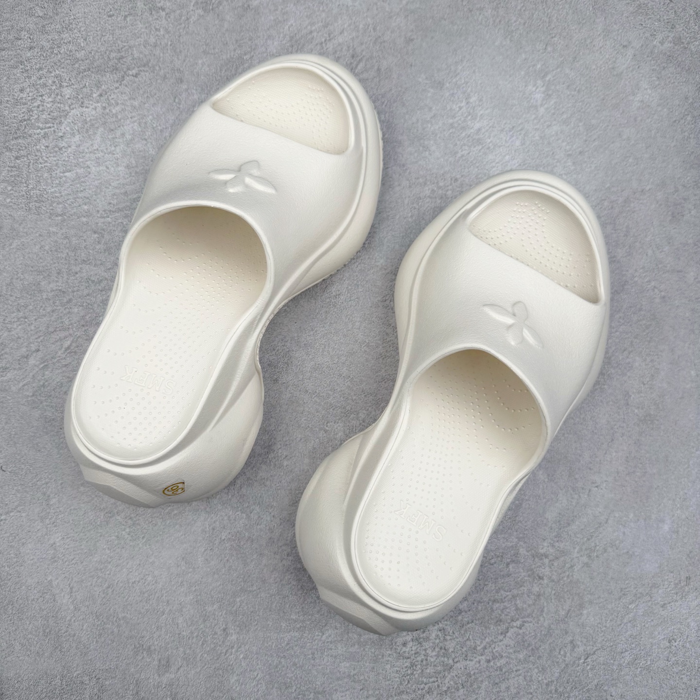 图片[3]-SMFK Compass增高分别有【7.5 9.5 】运动拖鞋 原楦原纸原版数据开发版型 采用一体成型鞋身 鞋芯填充进口胶水无异味 鞋底贴合工艺 #smfk #smfk新品 smfk拖鞋 #smfk鞋子#smfk拖鞋原地增高鞋#smfk新款 #smfk女孩 吴谨言 许杨玉等等~ ms同款厚底 尺码：35 36 37 38 39 40-选品中心