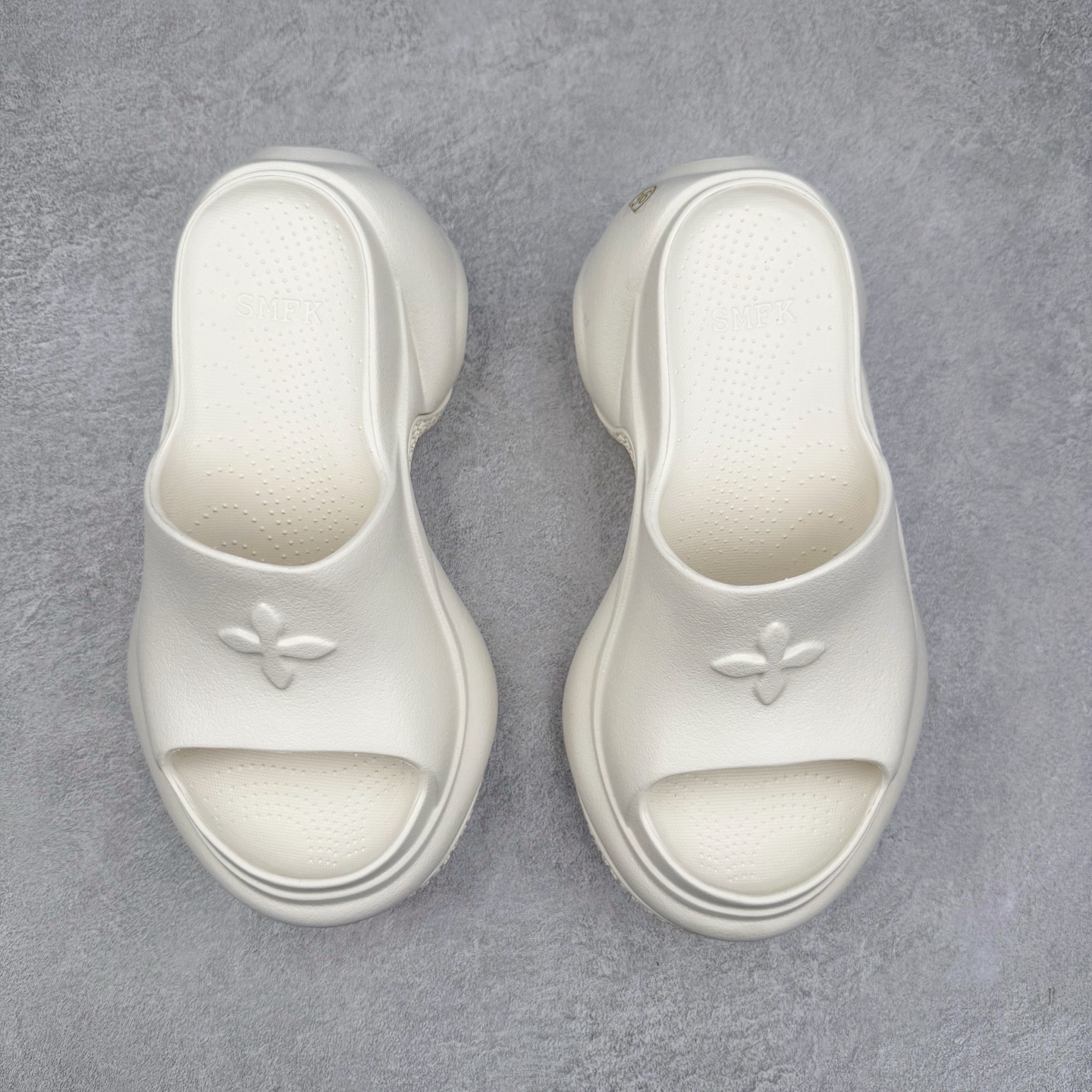 图片[2]-SMFK Compass增高分别有【7.5 9.5 】运动拖鞋 原楦原纸原版数据开发版型 采用一体成型鞋身 鞋芯填充进口胶水无异味 鞋底贴合工艺 #smfk #smfk新品 smfk拖鞋 #smfk鞋子#smfk拖鞋原地增高鞋#smfk新款 #smfk女孩 吴谨言 许杨玉等等~ ms同款厚底 尺码：35 36 37 38 39 40-选品中心