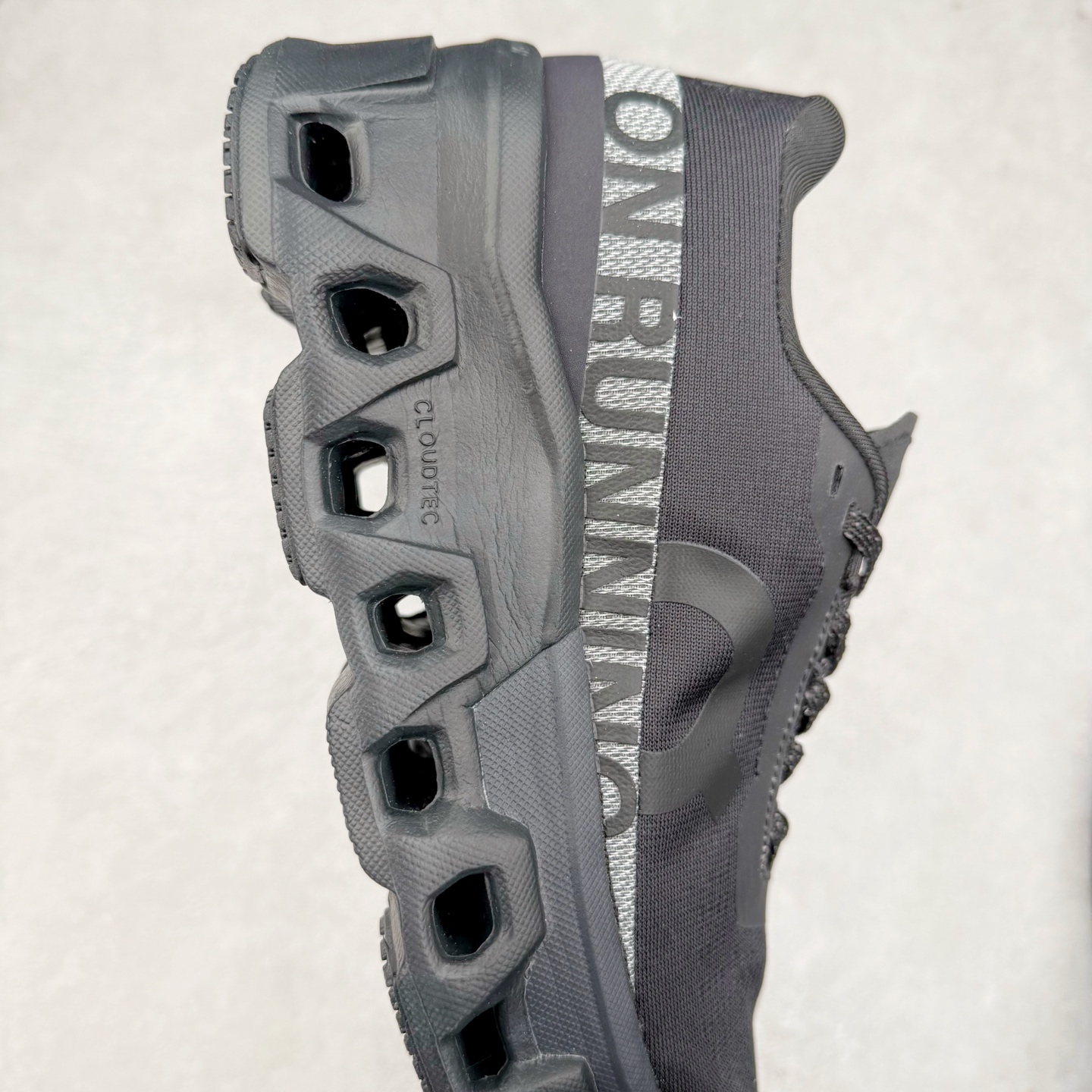 图片[6]-On Cloudmonster 2 昂跑减震生活休闲鞋 此运动品牌 开创于2010年 缓震着陆、强效回弹、轻柔质感的设计构思始终是ON研制关键 与此同时基于“为全球提供革新性的跑步感受”信念 陆续推出了多款跑鞋及其以专业运动人体跑步工程学为设计关键的功能性跑步服饰设备 让跑者不费力气地畅快畅跑 尺码：36 36.5 37.5 38 38.5 39 40 40.5 41 42 42.5 43 44 44.5 45-选品中心