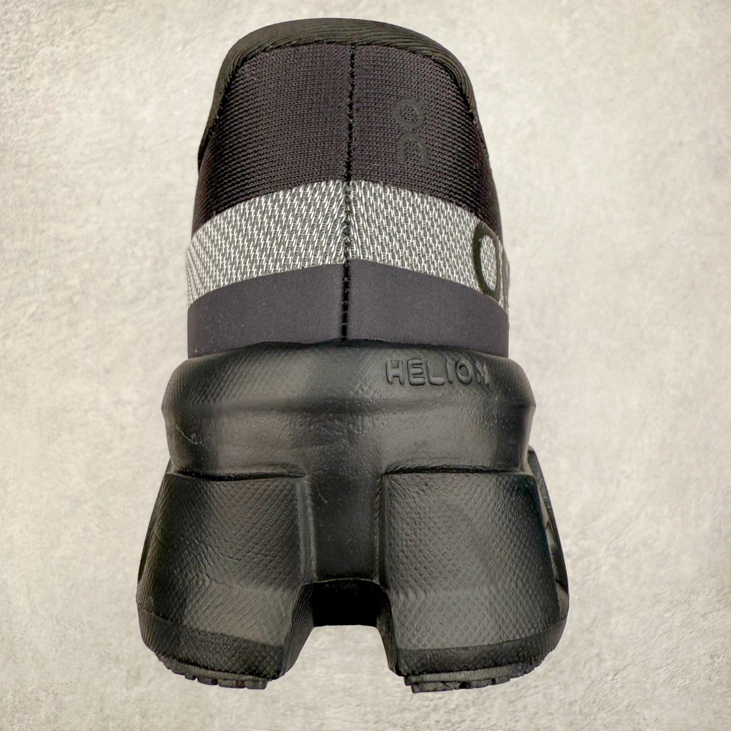 图片[8]-On Cloudmonster 2 昂跑减震生活休闲鞋 此运动品牌 开创于2010年 缓震着陆、强效回弹、轻柔质感的设计构思始终是ON研制关键 与此同时基于“为全球提供革新性的跑步感受”信念 陆续推出了多款跑鞋及其以专业运动人体跑步工程学为设计关键的功能性跑步服饰设备 让跑者不费力气地畅快畅跑 尺码：36 36.5 37.5 38 38.5 39 40 40.5 41 42 42.5 43 44 44.5 45-选品中心