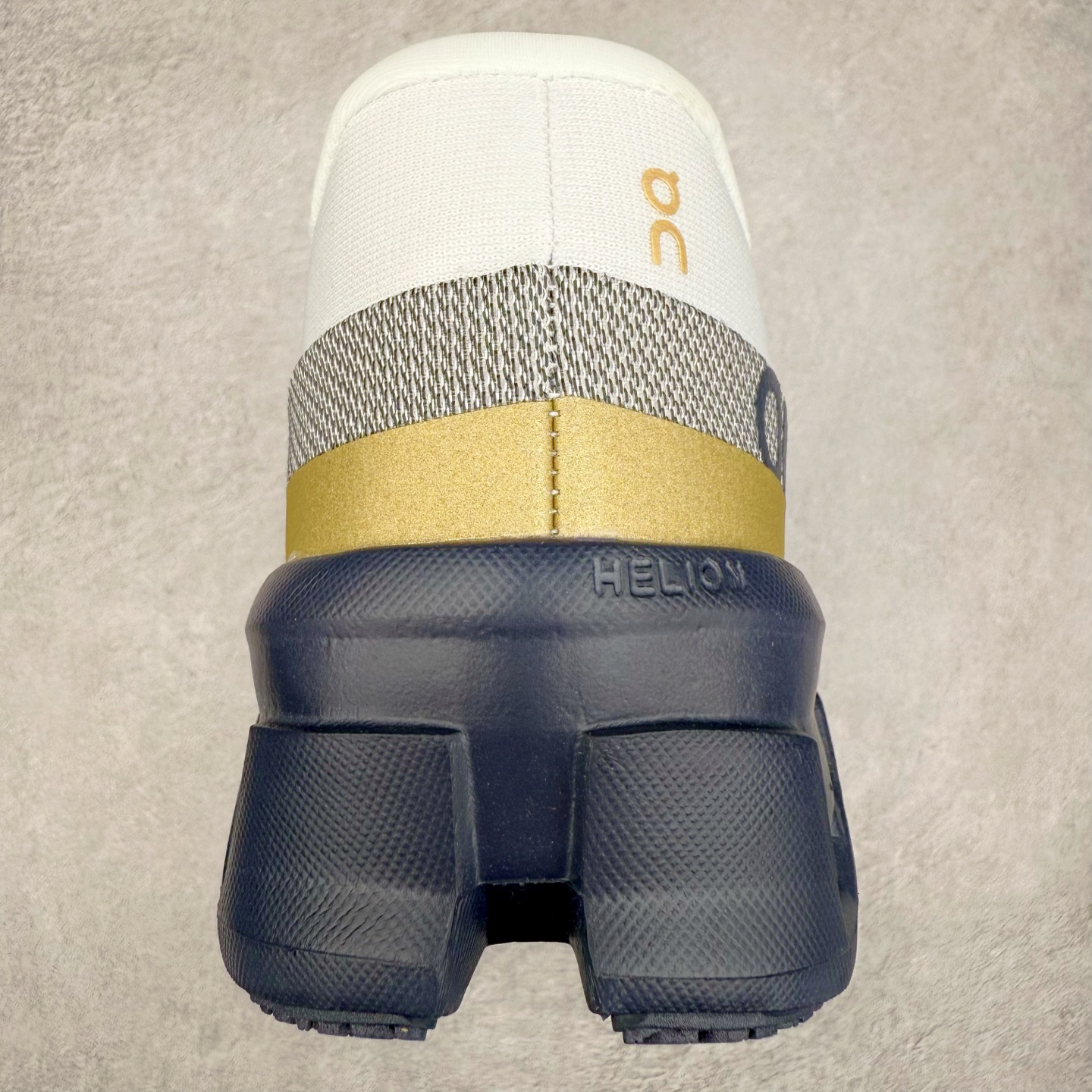 图片[8]-On Cloudmonster 2 昂跑减震生活休闲鞋 此运动品牌 开创于2010年 缓震着陆、强效回弹、轻柔质感的设计构思始终是ON研制关键 与此同时基于“为全球提供革新性的跑步感受”信念 陆续推出了多款跑鞋及其以专业运动人体跑步工程学为设计关键的功能性跑步服饰设备 让跑者不费力气地畅快畅跑 尺码：36 36.5 37.5 38 38.5 39 40 40.5 41 42 42.5 43 44 44.5 45-选品中心