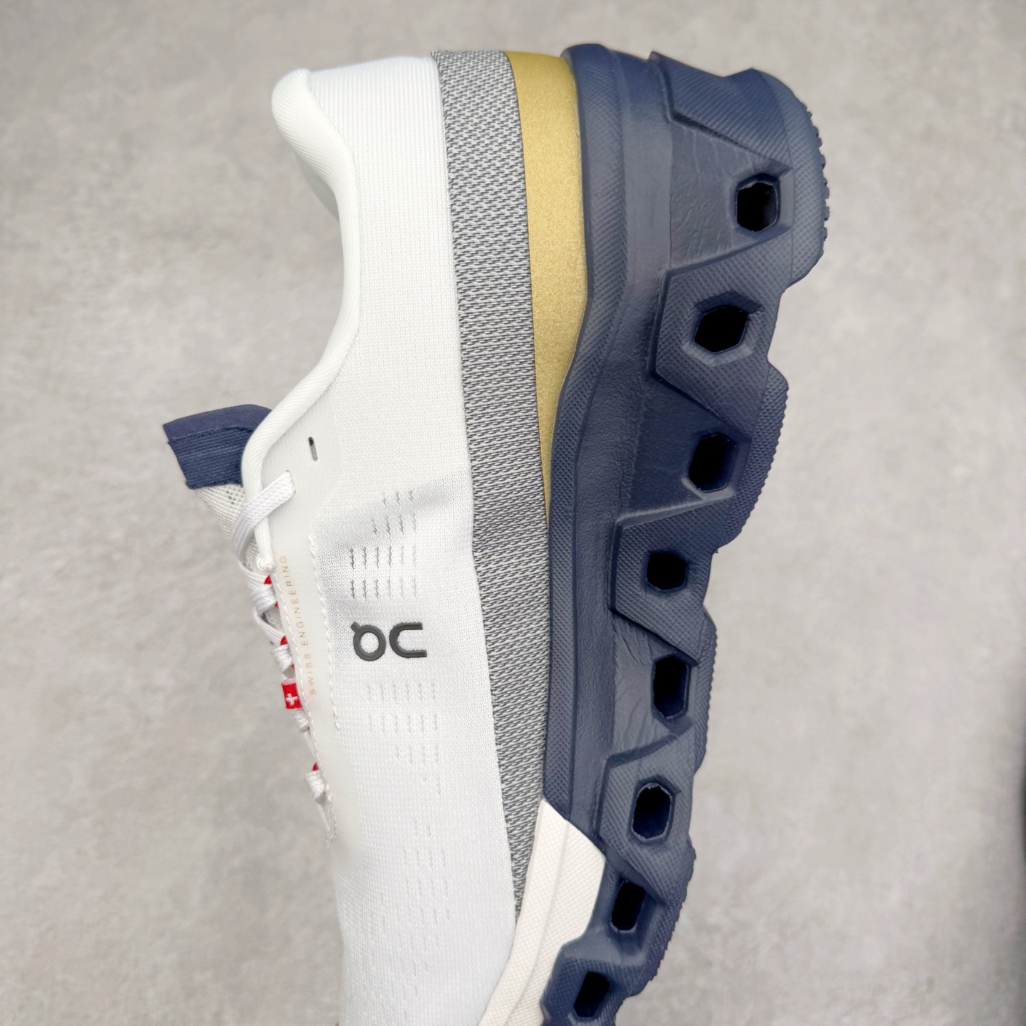 图片[7]-On Cloudmonster 2 昂跑减震生活休闲鞋 此运动品牌 开创于2010年 缓震着陆、强效回弹、轻柔质感的设计构思始终是ON研制关键 与此同时基于“为全球提供革新性的跑步感受”信念 陆续推出了多款跑鞋及其以专业运动人体跑步工程学为设计关键的功能性跑步服饰设备 让跑者不费力气地畅快畅跑 尺码：36 36.5 37.5 38 38.5 39 40 40.5 41 42 42.5 43 44 44.5 45-选品中心