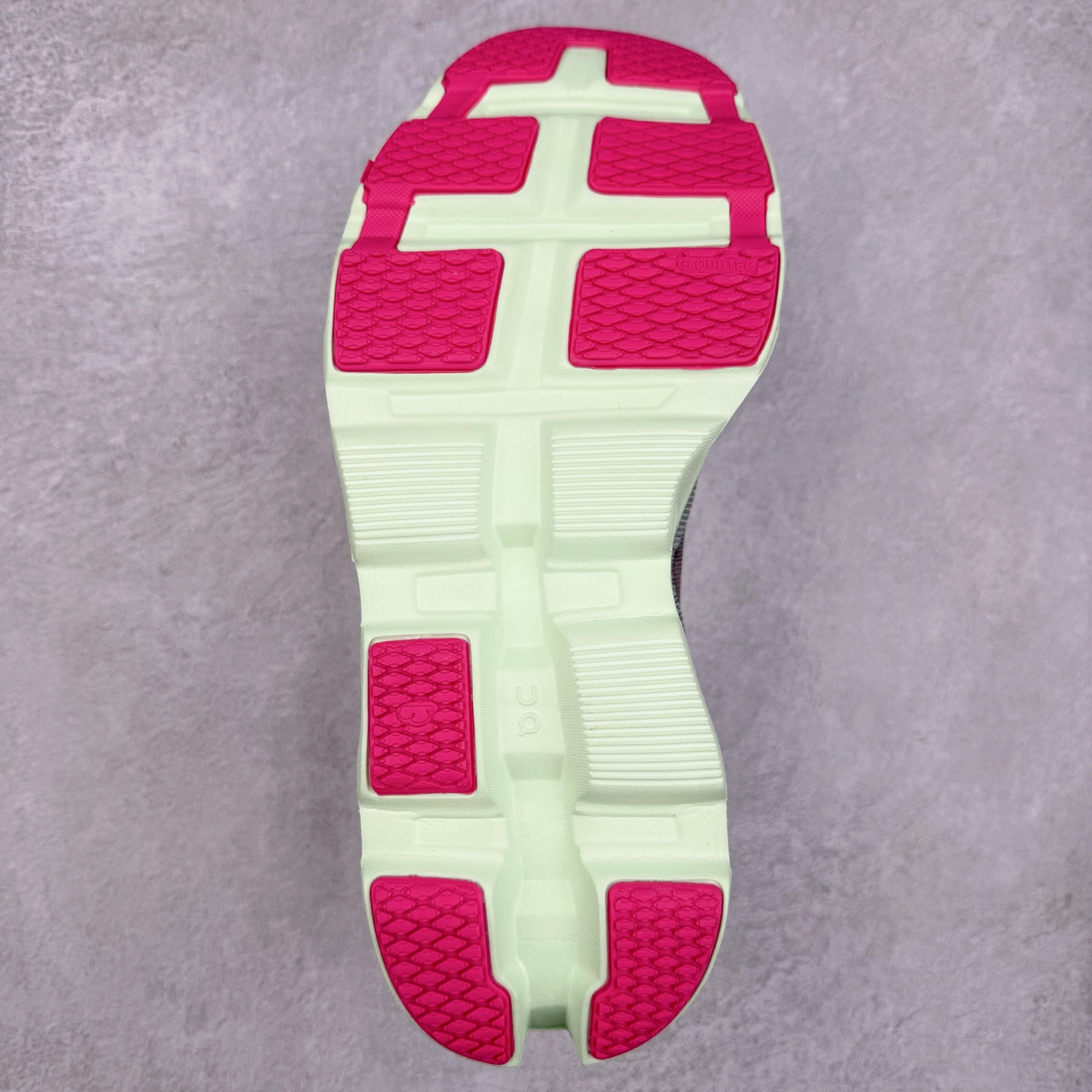 图片[9]-On Cloudmonster 2 昂跑减震生活休闲鞋 此运动品牌 开创于2010年 缓震着陆、强效回弹、轻柔质感的设计构思始终是ON研制关键 与此同时基于“为全球提供革新性的跑步感受”信念 陆续推出了多款跑鞋及其以专业运动人体跑步工程学为设计关键的功能性跑步服饰设备 让跑者不费力气地畅快畅跑 尺码：36 36.5 37.5 38 38.5 39 40 40.5 41 42 42.5 43 44 44.5 45-选品中心