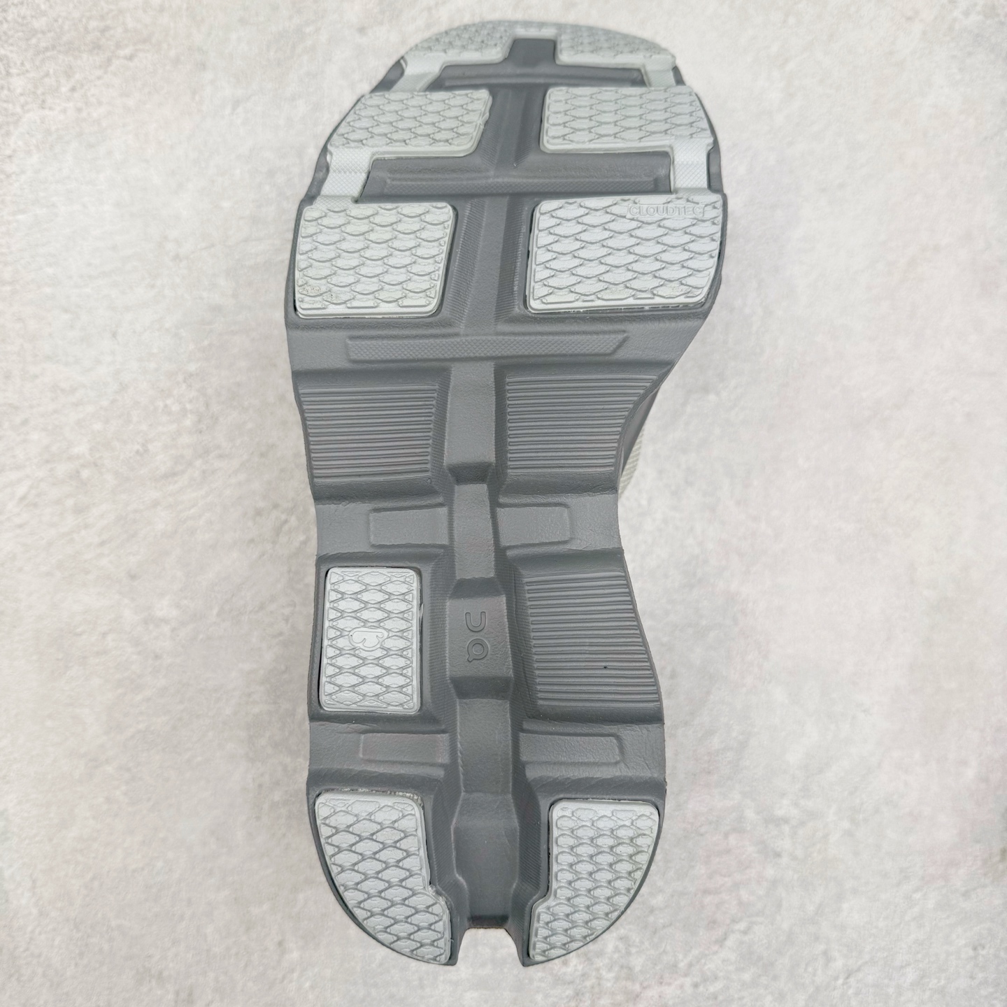 图片[9]-On Cloudmonster 2 昂跑减震生活休闲鞋 此运动品牌 开创于2010年 缓震着陆、强效回弹、轻柔质感的设计构思始终是ON研制关键 与此同时基于“为全球提供革新性的跑步感受”信念 陆续推出了多款跑鞋及其以专业运动人体跑步工程学为设计关键的功能性跑步服饰设备 让跑者不费力气地畅快畅跑 尺码：36 36.5 37.5 38 38.5 39 40 40.5 41 42 42.5 43 44 44.5 45-选品中心