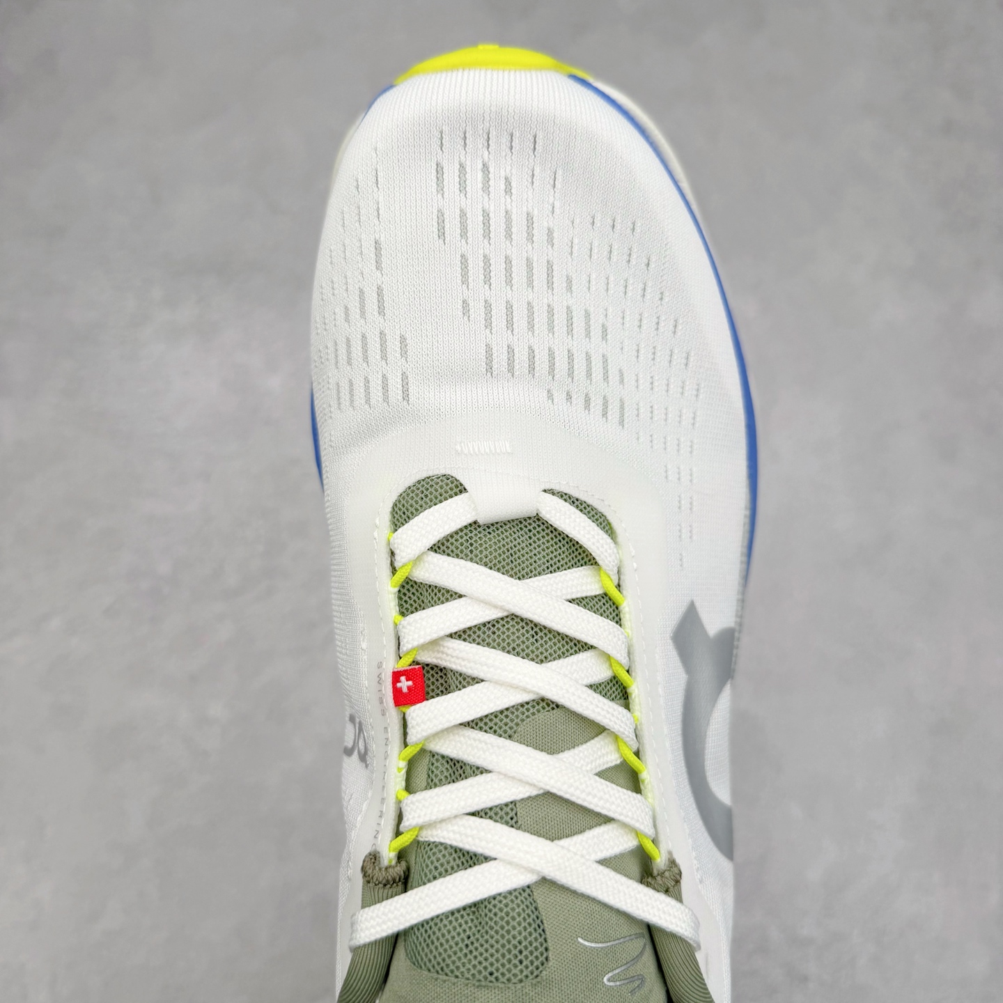 图片[4]-On Cloudmonster 2 昂跑减震生活休闲鞋 此运动品牌 开创于2010年 缓震着陆、强效回弹、轻柔质感的设计构思始终是ON研制关键 与此同时基于“为全球提供革新性的跑步感受”信念 陆续推出了多款跑鞋及其以专业运动人体跑步工程学为设计关键的功能性跑步服饰设备 让跑者不费力气地畅快畅跑 尺码：36 36.5 37.5 38 38.5 39 40 40.5 41 42 42.5 43 44 44.5 45-选品中心