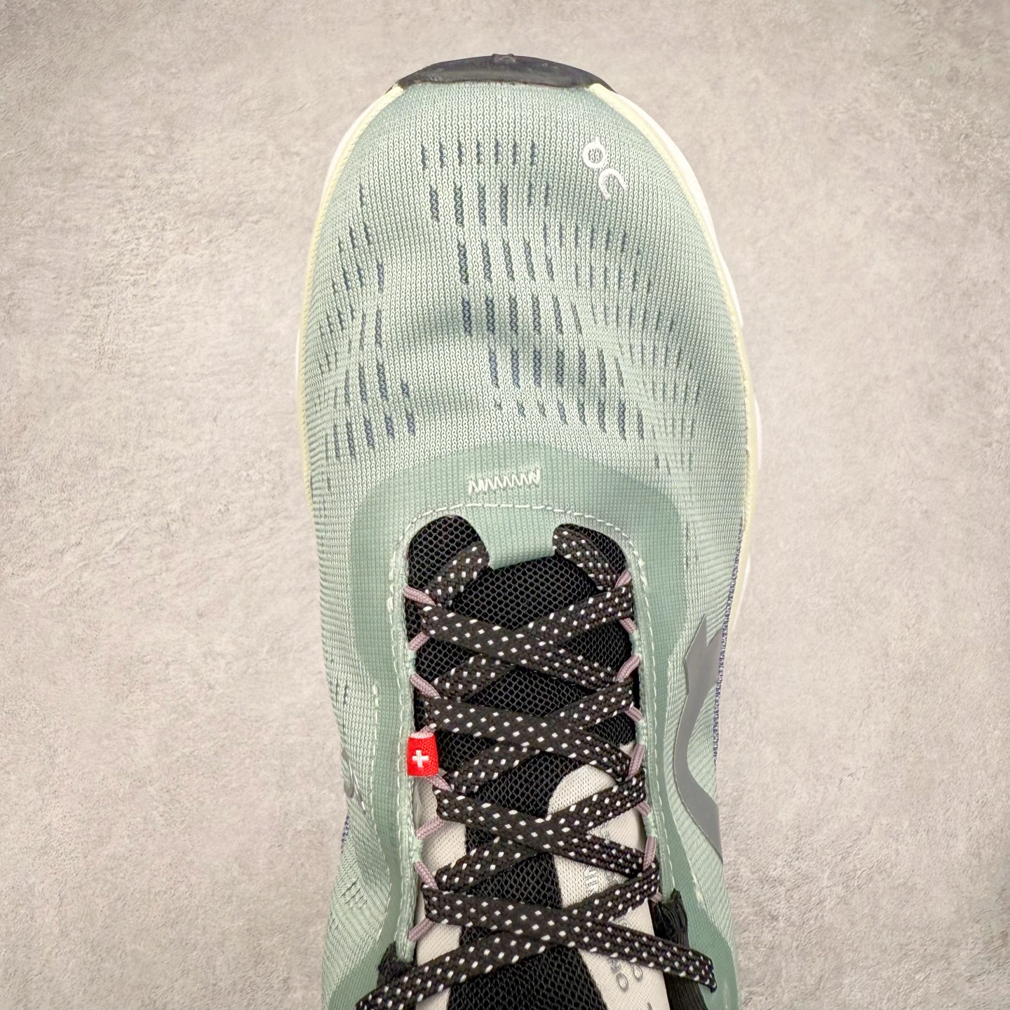 图片[4]-On Cloudmonster 2 昂跑减震生活休闲鞋 此运动品牌 开创于2010年 缓震着陆、强效回弹、轻柔质感的设计构思始终是ON研制关键 与此同时基于“为全球提供革新性的跑步感受”信念 陆续推出了多款跑鞋及其以专业运动人体跑步工程学为设计关键的功能性跑步服饰设备 让跑者不费力气地畅快畅跑 尺码：36 36.5 37.5 38 38.5 39 40 40.5 41 42 42.5 43 44 44.5 45-选品中心