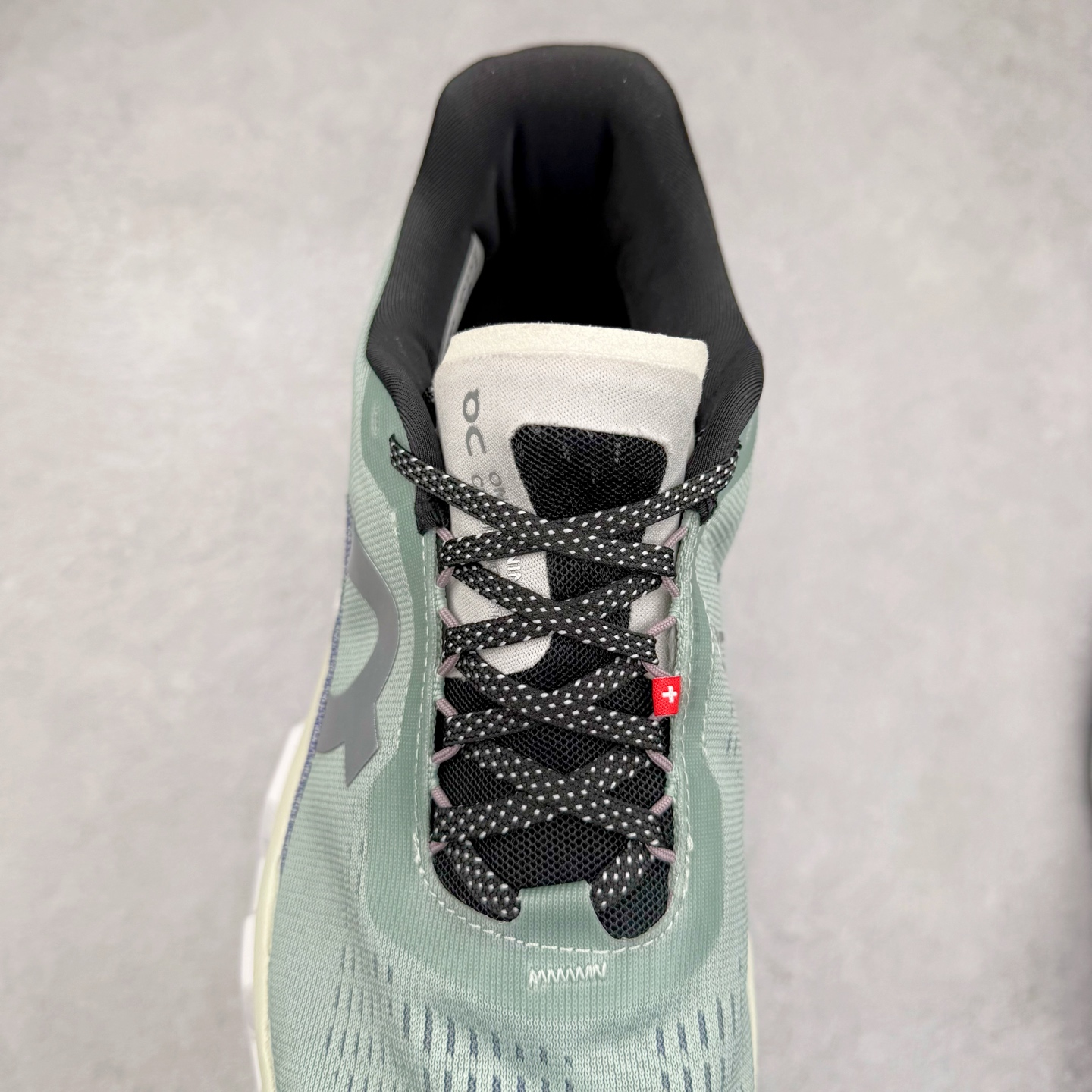 图片[5]-On Cloudmonster 2 昂跑减震生活休闲鞋 此运动品牌 开创于2010年 缓震着陆、强效回弹、轻柔质感的设计构思始终是ON研制关键 与此同时基于“为全球提供革新性的跑步感受”信念 陆续推出了多款跑鞋及其以专业运动人体跑步工程学为设计关键的功能性跑步服饰设备 让跑者不费力气地畅快畅跑 尺码：36 36.5 37.5 38 38.5 39 40 40.5 41 42 42.5 43 44 44.5 45-选品中心