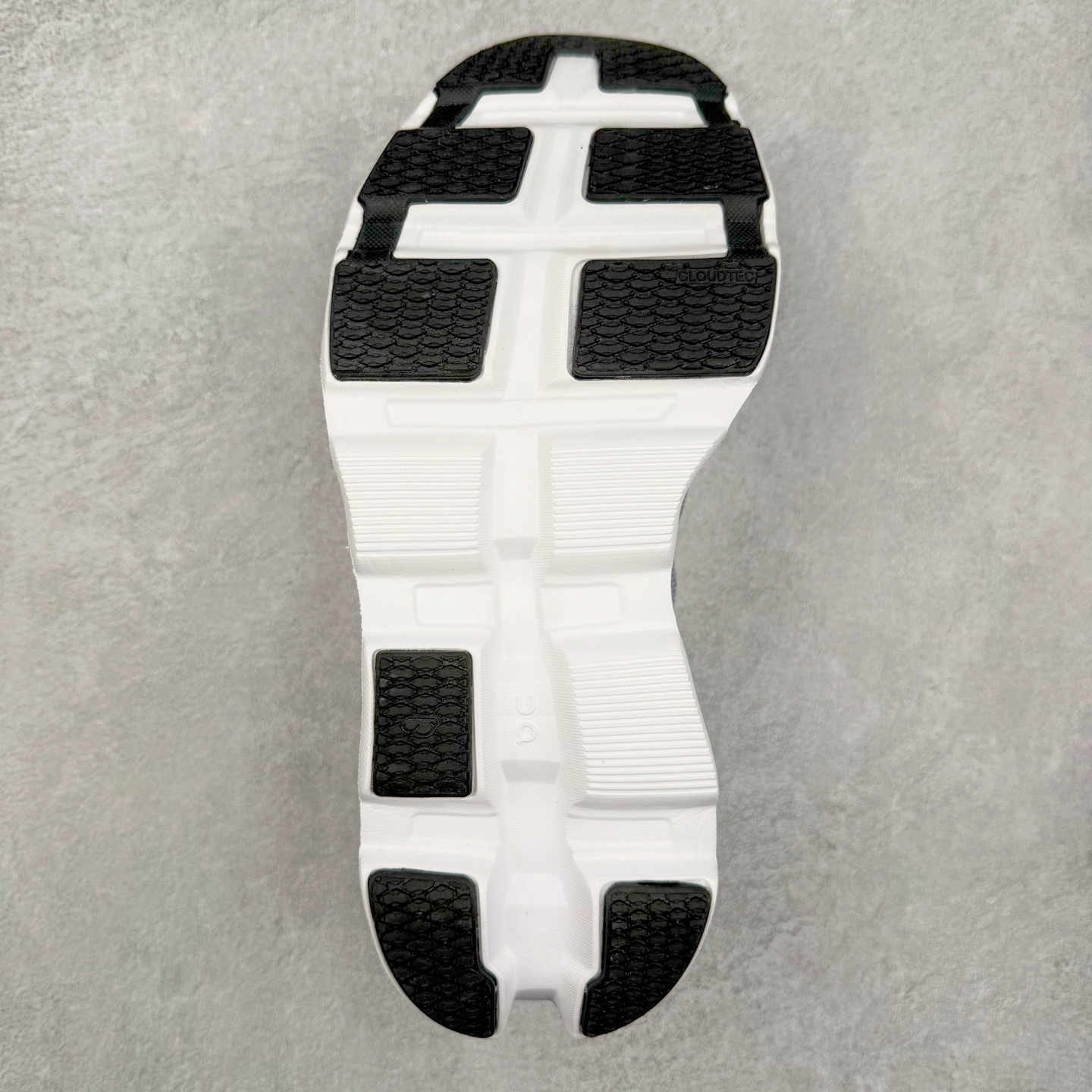 图片[9]-On Cloudmonster 2 昂跑减震生活休闲鞋 此运动品牌 开创于2010年 缓震着陆、强效回弹、轻柔质感的设计构思始终是ON研制关键 与此同时基于“为全球提供革新性的跑步感受”信念 陆续推出了多款跑鞋及其以专业运动人体跑步工程学为设计关键的功能性跑步服饰设备 让跑者不费力气地畅快畅跑 尺码：36 36.5 37.5 38 38.5 39 40 40.5 41 42 42.5 43 44 44.5 45-选品中心