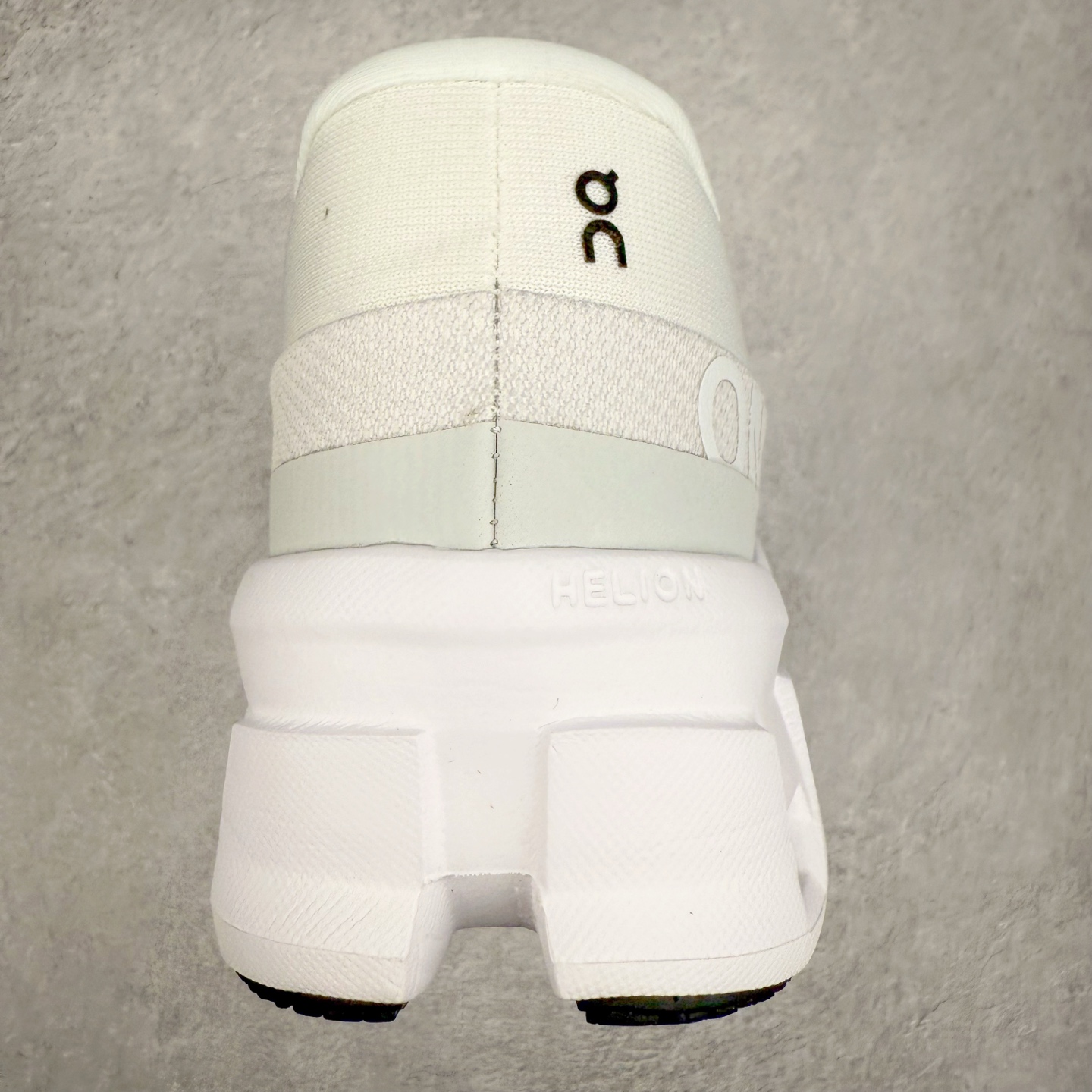 图片[8]-On Cloudmonster 2 昂跑减震生活休闲鞋 此运动品牌 开创于2010年 缓震着陆、强效回弹、轻柔质感的设计构思始终是ON研制关键 与此同时基于“为全球提供革新性的跑步感受”信念 陆续推出了多款跑鞋及其以专业运动人体跑步工程学为设计关键的功能性跑步服饰设备 让跑者不费力气地畅快畅跑 尺码：36 36.5 37.5 38 38.5 39 40 40.5 41 42 42.5 43 44 44.5 45-选品中心