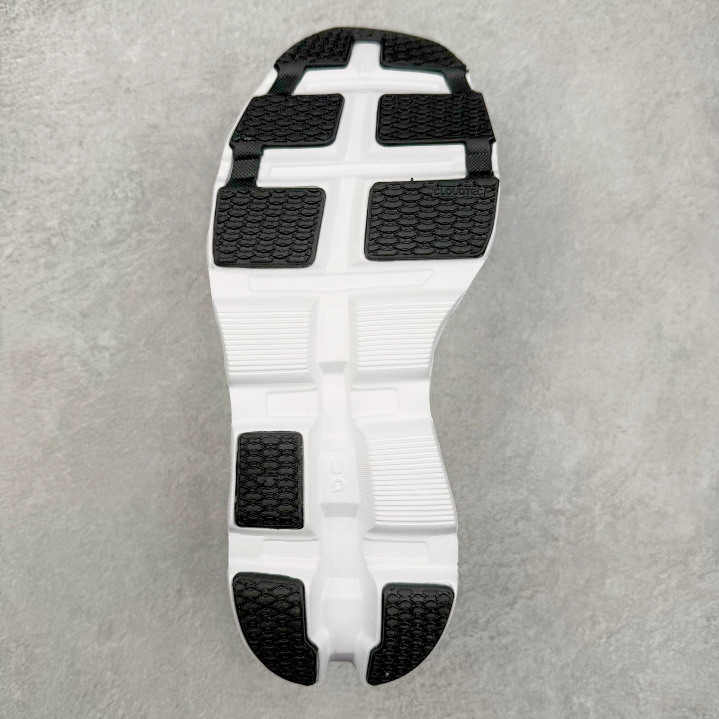 图片[9]-On Cloudmonster 2 昂跑减震生活休闲鞋 此运动品牌 开创于2010年 缓震着陆、强效回弹、轻柔质感的设计构思始终是ON研制关键 与此同时基于“为全球提供革新性的跑步感受”信念 陆续推出了多款跑鞋及其以专业运动人体跑步工程学为设计关键的功能性跑步服饰设备 让跑者不费力气地畅快畅跑 尺码：36 36.5 37.5 38 38.5 39 40 40.5 41 42 42.5 43 44 44.5 45-选品中心