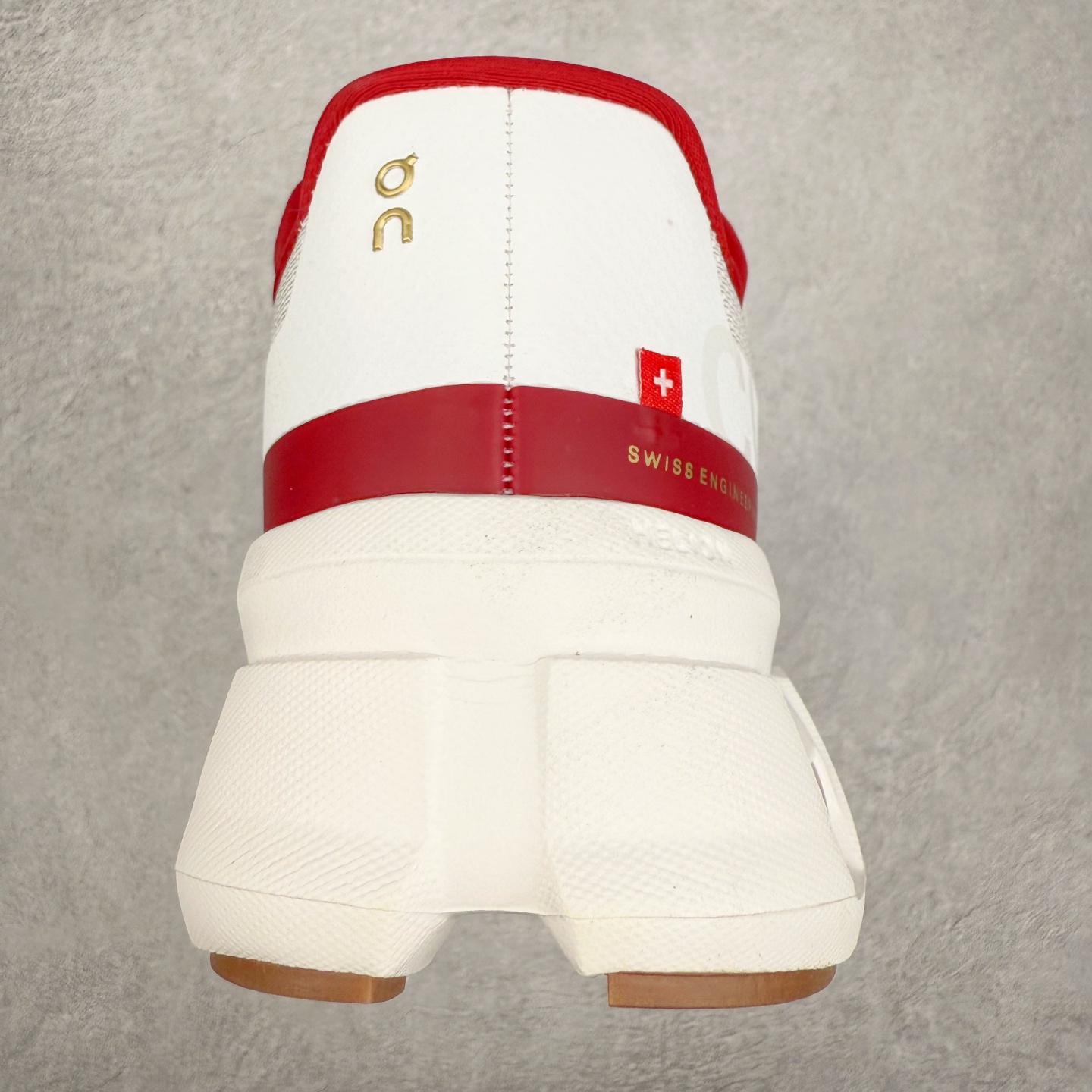 图片[8]-On Cloudmonster 2 昂跑减震生活休闲鞋 此运动品牌 开创于2010年 缓震着陆、强效回弹、轻柔质感的设计构思始终是ON研制关键 与此同时基于“为全球提供革新性的跑步感受”信念 陆续推出了多款跑鞋及其以专业运动人体跑步工程学为设计关键的功能性跑步服饰设备 让跑者不费力气地畅快畅跑 尺码：36 36.5 37.5 38 38.5 39 40 40.5 41 42 42.5 43 44 44.5 45-选品中心