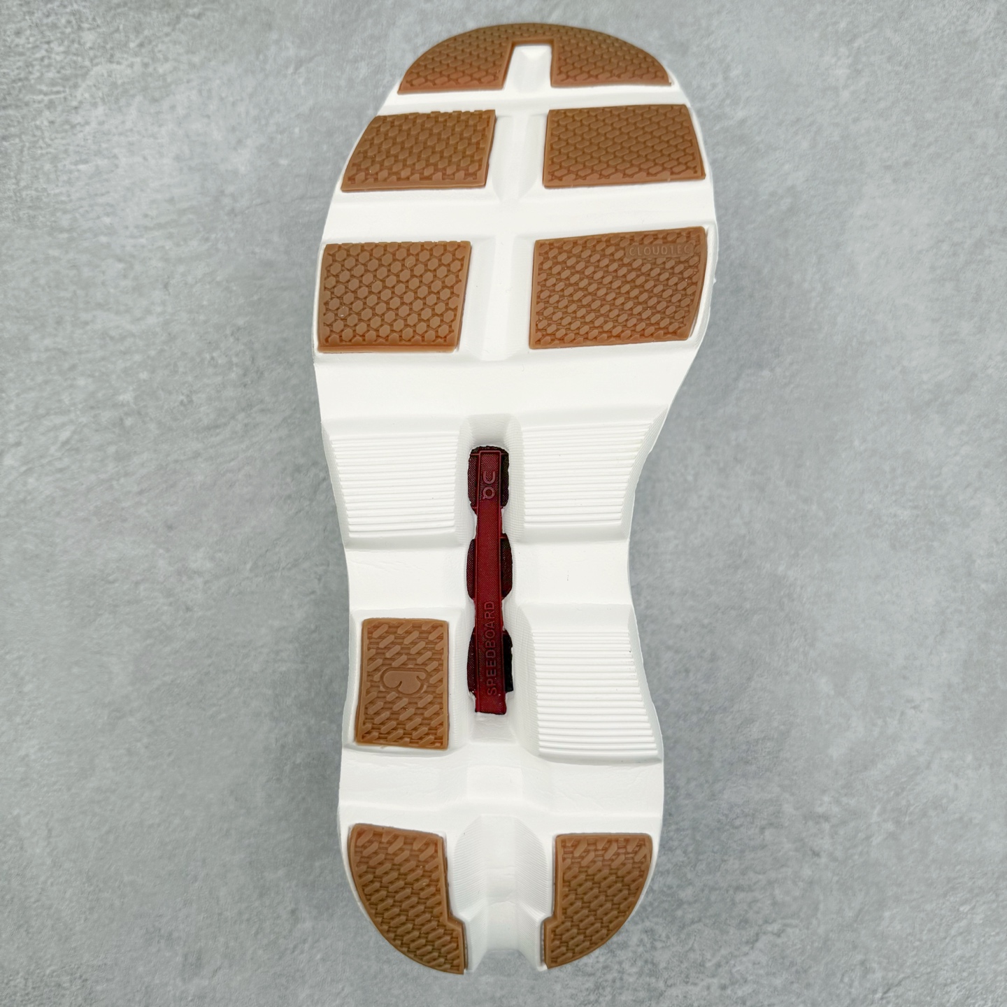 图片[9]-On Cloudmonster 2 昂跑减震生活休闲鞋 此运动品牌 开创于2010年 缓震着陆、强效回弹、轻柔质感的设计构思始终是ON研制关键 与此同时基于“为全球提供革新性的跑步感受”信念 陆续推出了多款跑鞋及其以专业运动人体跑步工程学为设计关键的功能性跑步服饰设备 让跑者不费力气地畅快畅跑 尺码：36 36.5 37.5 38 38.5 39 40 40.5 41 42 42.5 43 44 44.5 45-选品中心