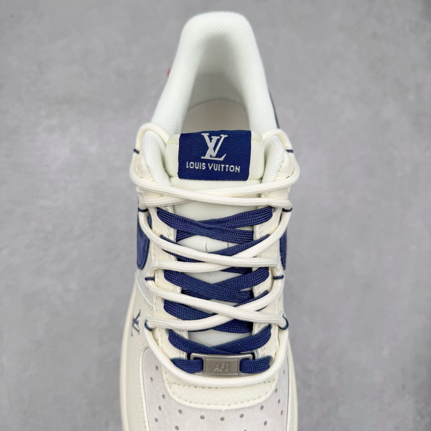 图片[5]-NK Air Force 1´07 Low 空军一号低帮百搭休闲运动板鞋 DM6868-083 柔软、弹性十足的缓震性能和出色的中底设计 横跨复古与现代的外型结合 造就出风靡全球 三十多年的Force 1 直到今天还深受青睐 实拍调校N版已经零色差零失真 百分百还原实物色彩所见即所得 不存在货不对板色差等低级问题 选购参考实物拍摄 不混卖不参货 只用心做好货严格选品 承诺混一赔十 尺码：36 36.5 37.5 38 38.5 39 40 40.5 41 42 42.5 43 44 44.5 45-选品中心