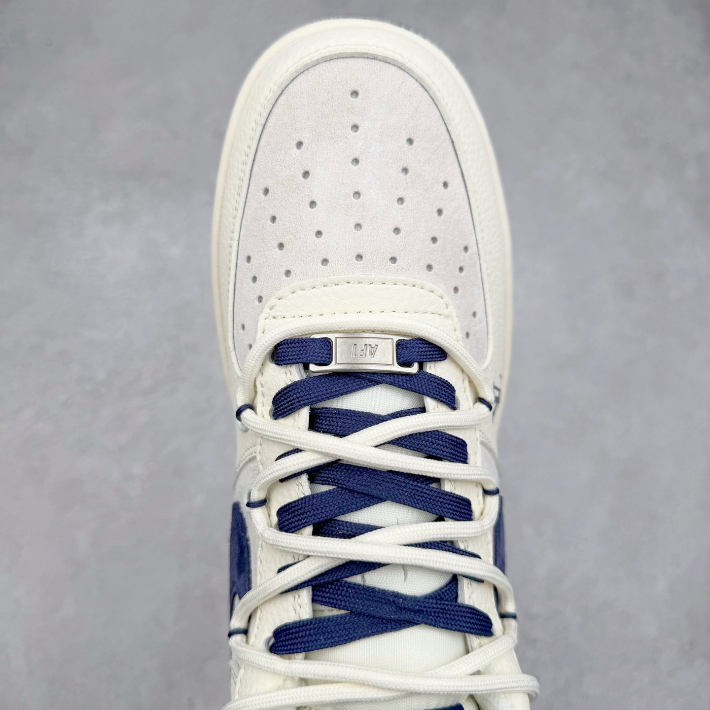 图片[4]-NK Air Force 1´07 Low 空军一号低帮百搭休闲运动板鞋 DM6868-083 柔软、弹性十足的缓震性能和出色的中底设计 横跨复古与现代的外型结合 造就出风靡全球 三十多年的Force 1 直到今天还深受青睐 实拍调校N版已经零色差零失真 百分百还原实物色彩所见即所得 不存在货不对板色差等低级问题 选购参考实物拍摄 不混卖不参货 只用心做好货严格选品 承诺混一赔十 尺码：36 36.5 37.5 38 38.5 39 40 40.5 41 42 42.5 43 44 44.5 45-选品中心