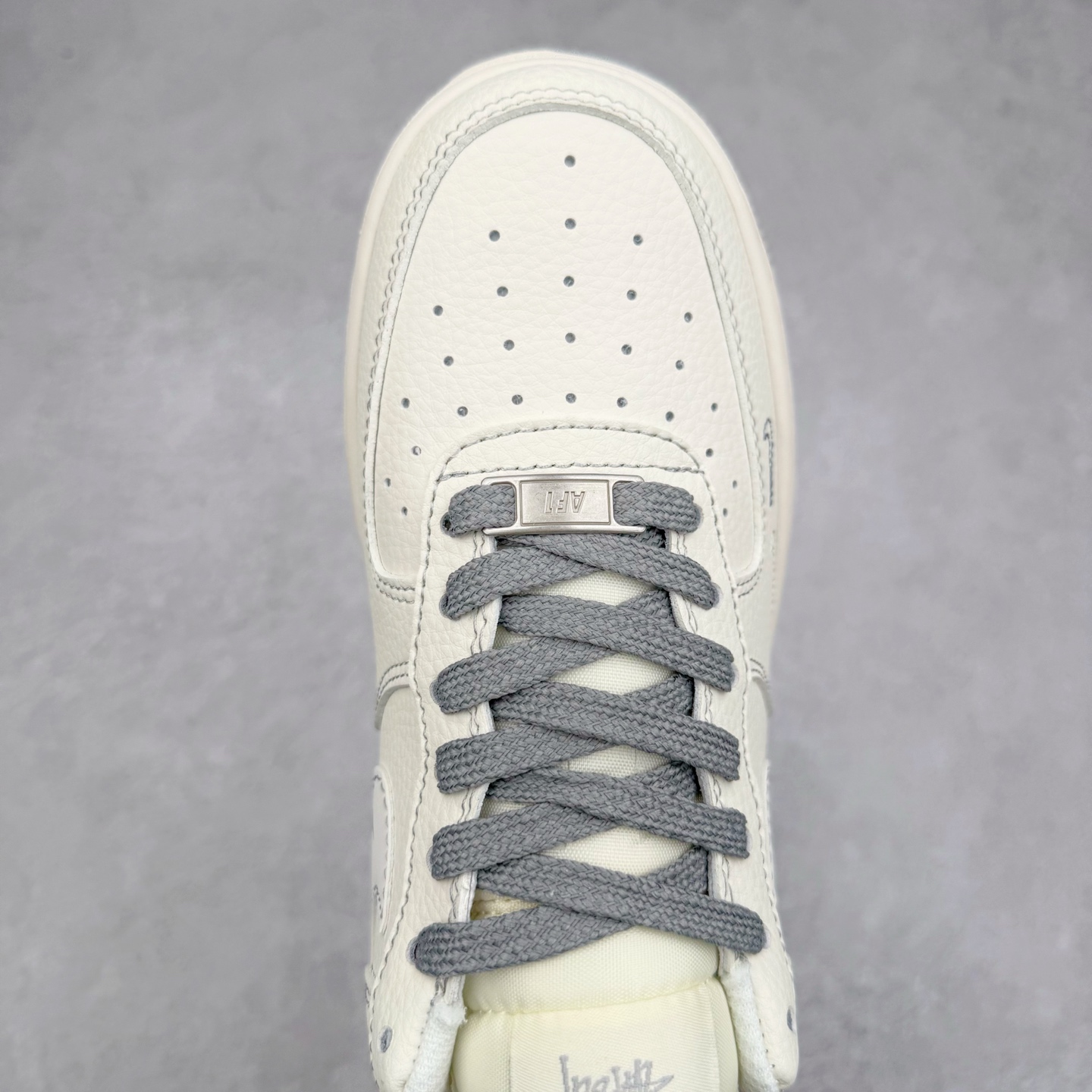 图片[4]-NK Air Force 1´07 Low 空军一号低帮百搭休闲运动板鞋 HH7518-064 柔软、弹性十足的缓震性能和出色的中底设计 横跨复古与现代的外型结合 造就出风靡全球 三十多年的Force 1 直到今天还深受青睐 实拍调校N版已经零色差零失真 百分百还原实物色彩所见即所得 不存在货不对板色差等低级问题 选购参考实物拍摄 不混卖不参货 只用心做好货严格选品 承诺混一赔十 尺码：36 36.5 37.5 38 38.5 39 40 40.5 41 42 42.5 43 44 44.5 45-选品中心