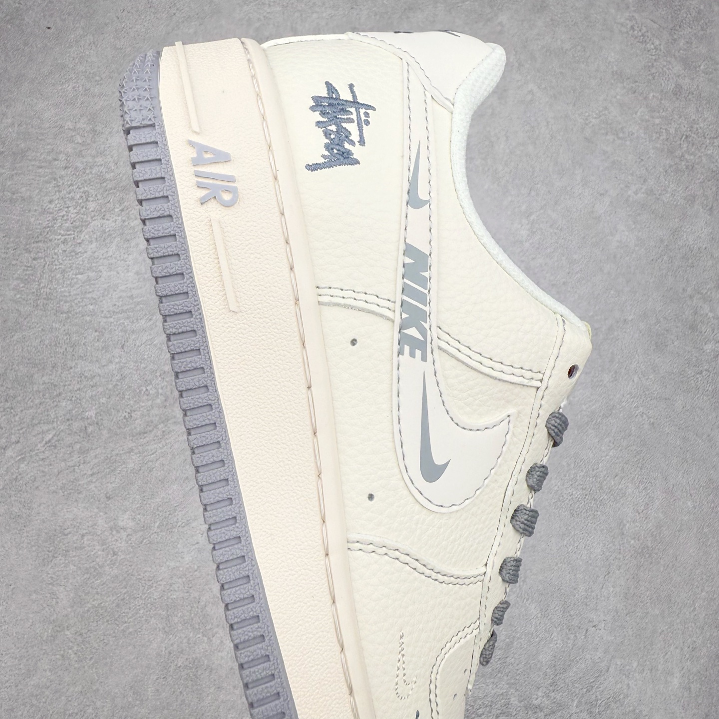 图片[6]-NK Air Force 1´07 Low 空军一号低帮百搭休闲运动板鞋 HH7518-064 柔软、弹性十足的缓震性能和出色的中底设计 横跨复古与现代的外型结合 造就出风靡全球 三十多年的Force 1 直到今天还深受青睐 实拍调校N版已经零色差零失真 百分百还原实物色彩所见即所得 不存在货不对板色差等低级问题 选购参考实物拍摄 不混卖不参货 只用心做好货严格选品 承诺混一赔十 尺码：36 36.5 37.5 38 38.5 39 40 40.5 41 42 42.5 43 44 44.5 45-选品中心