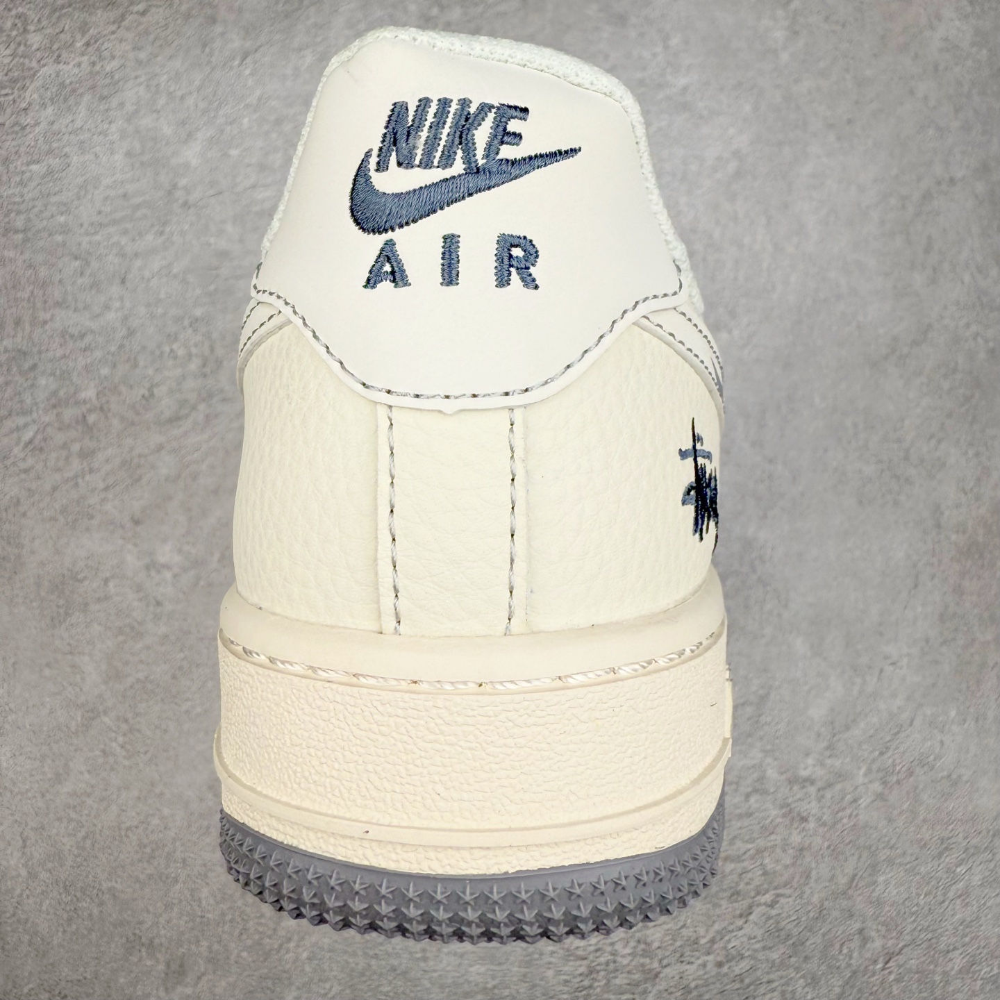 图片[8]-NK Air Force 1´07 Low 空军一号低帮百搭休闲运动板鞋 HH7518-064 柔软、弹性十足的缓震性能和出色的中底设计 横跨复古与现代的外型结合 造就出风靡全球 三十多年的Force 1 直到今天还深受青睐 实拍调校N版已经零色差零失真 百分百还原实物色彩所见即所得 不存在货不对板色差等低级问题 选购参考实物拍摄 不混卖不参货 只用心做好货严格选品 承诺混一赔十 尺码：36 36.5 37.5 38 38.5 39 40 40.5 41 42 42.5 43 44 44.5 45-选品中心