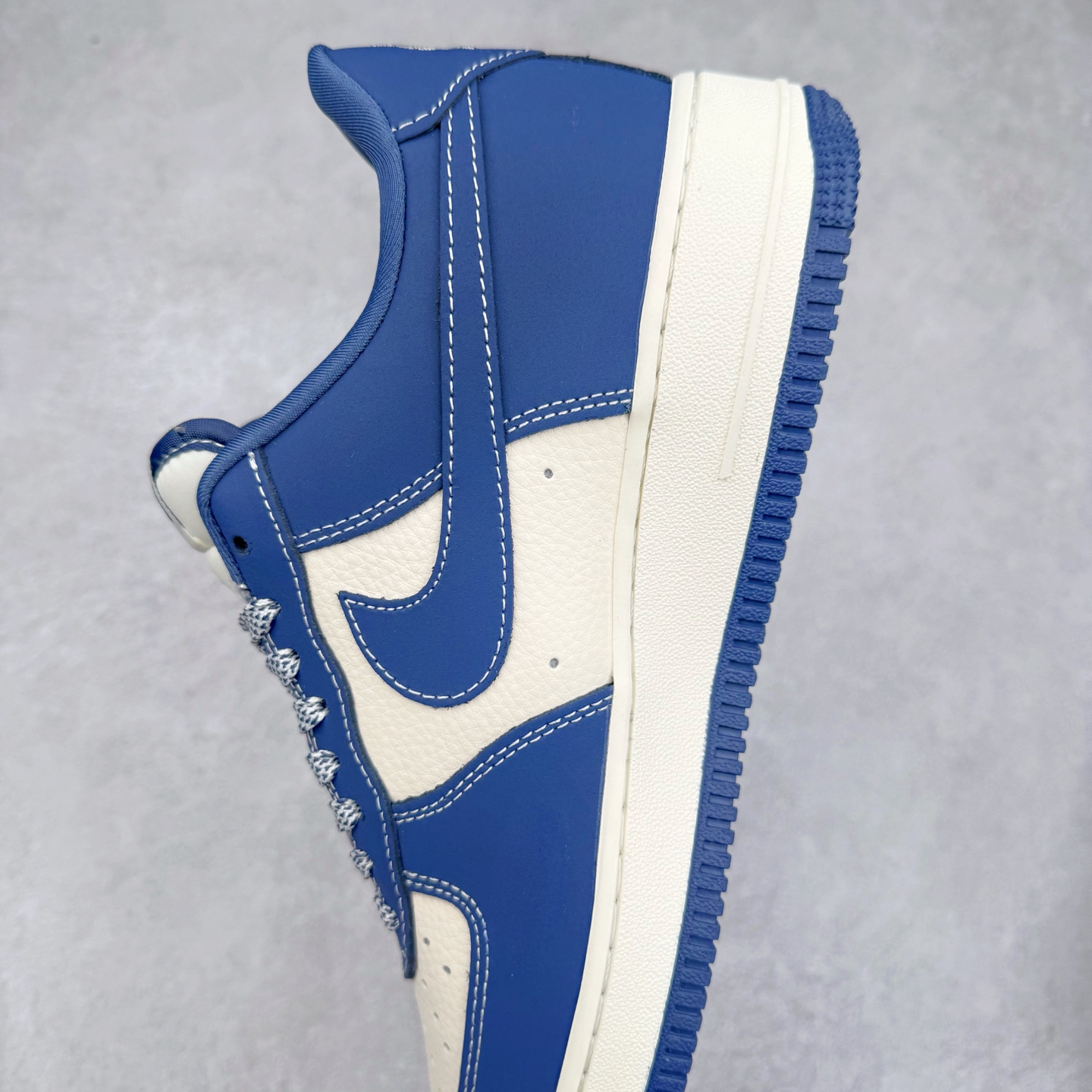 图片[7]-NK Air Force 1´07 Low 空军一号低帮百搭休闲运动板鞋 KK1988-079 柔软、弹性十足的缓震性能和出色的中底设计 横跨复古与现代的外型结合 造就出风靡全球 三十多年的Force 1 直到今天还深受青睐 实拍调校N版已经零色差零失真 百分百还原实物色彩所见即所得 不存在货不对板色差等低级问题 选购参考实物拍摄 不混卖不参货 只用心做好货严格选品 承诺混一赔十 尺码：36 36.5 37.5 38 38.5 39 40 40.5 41 42 42.5 43 44 44.5 45-选品中心