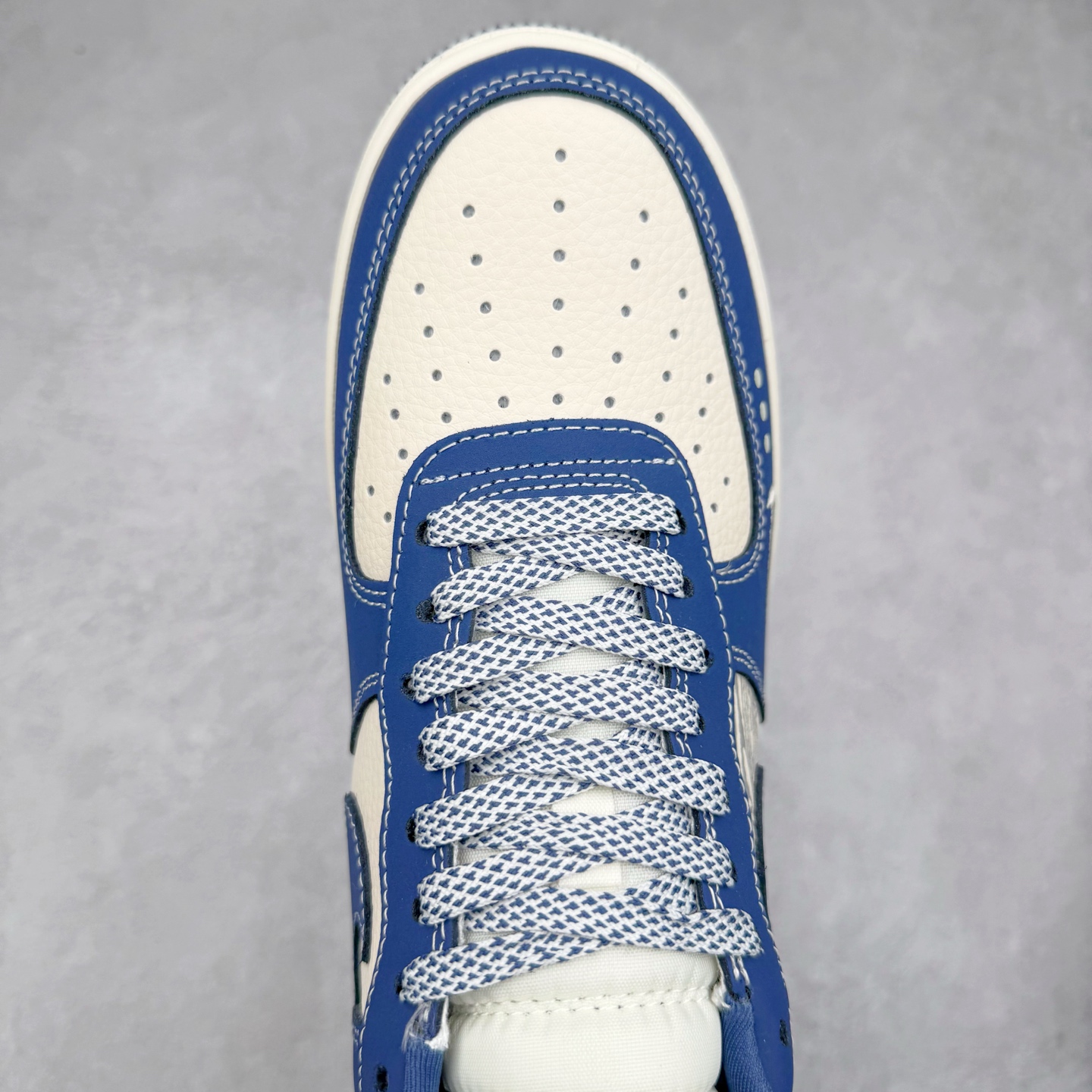 图片[4]-NK Air Force 1´07 Low 空军一号低帮百搭休闲运动板鞋 KK1988-079 柔软、弹性十足的缓震性能和出色的中底设计 横跨复古与现代的外型结合 造就出风靡全球 三十多年的Force 1 直到今天还深受青睐 实拍调校N版已经零色差零失真 百分百还原实物色彩所见即所得 不存在货不对板色差等低级问题 选购参考实物拍摄 不混卖不参货 只用心做好货严格选品 承诺混一赔十 尺码：36 36.5 37.5 38 38.5 39 40 40.5 41 42 42.5 43 44 44.5 45-选品中心