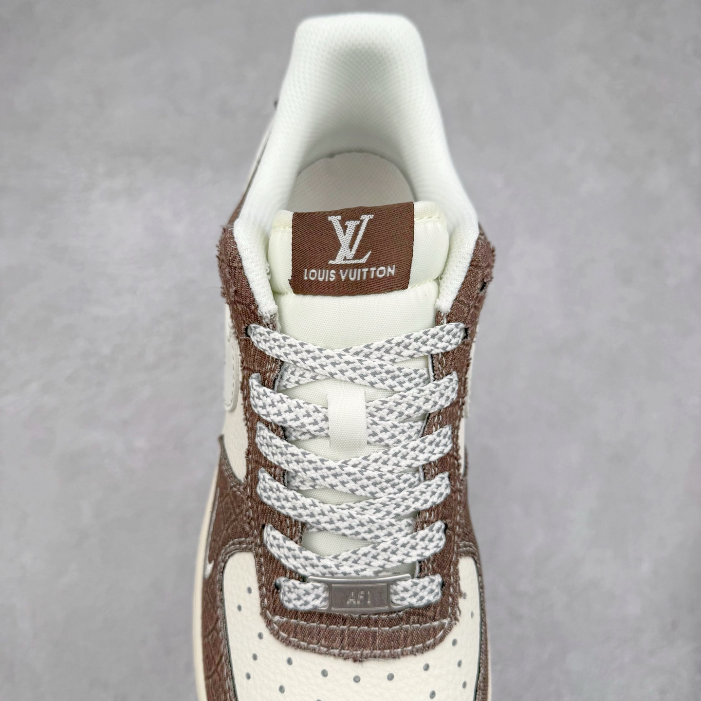 图片[5]-NK Air Force 1´07 Low 空军一号低帮百搭休闲运动板鞋 XS1958-552 柔软、弹性十足的缓震性能和出色的中底设计 横跨复古与现代的外型结合 造就出风靡全球 三十多年的Force 1 直到今天还深受青睐 实拍调校N版已经零色差零失真 百分百还原实物色彩所见即所得 不存在货不对板色差等低级问题 选购参考实物拍摄 不混卖不参货 只用心做好货严格选品 承诺混一赔十 尺码：36 36.5 37.5 38 38.5 39 40 40.5 41 42 42.5 43 44 44.5 45-选品中心