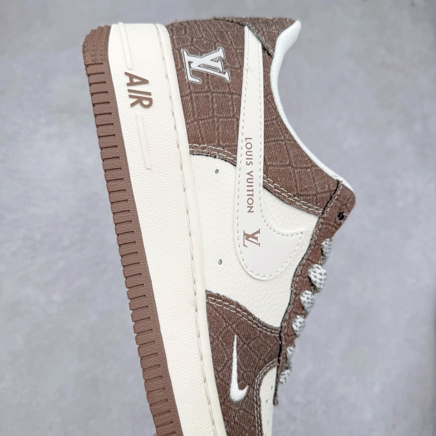 图片[6]-NK Air Force 1´07 Low 空军一号低帮百搭休闲运动板鞋 XS1958-552 柔软、弹性十足的缓震性能和出色的中底设计 横跨复古与现代的外型结合 造就出风靡全球 三十多年的Force 1 直到今天还深受青睐 实拍调校N版已经零色差零失真 百分百还原实物色彩所见即所得 不存在货不对板色差等低级问题 选购参考实物拍摄 不混卖不参货 只用心做好货严格选品 承诺混一赔十 尺码：36 36.5 37.5 38 38.5 39 40 40.5 41 42 42.5 43 44 44.5 45-选品中心