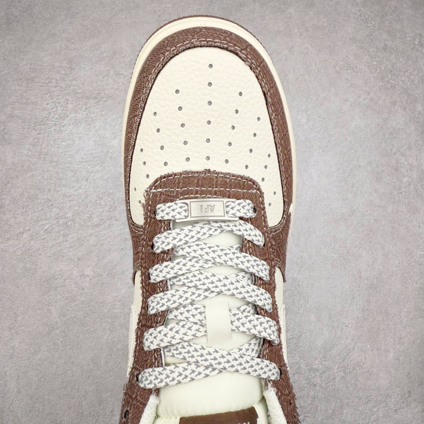 图片[4]-NK Air Force 1´07 Low 空军一号低帮百搭休闲运动板鞋 XS1958-552 柔软、弹性十足的缓震性能和出色的中底设计 横跨复古与现代的外型结合 造就出风靡全球 三十多年的Force 1 直到今天还深受青睐 实拍调校N版已经零色差零失真 百分百还原实物色彩所见即所得 不存在货不对板色差等低级问题 选购参考实物拍摄 不混卖不参货 只用心做好货严格选品 承诺混一赔十 尺码：36 36.5 37.5 38 38.5 39 40 40.5 41 42 42.5 43 44 44.5 45-选品中心