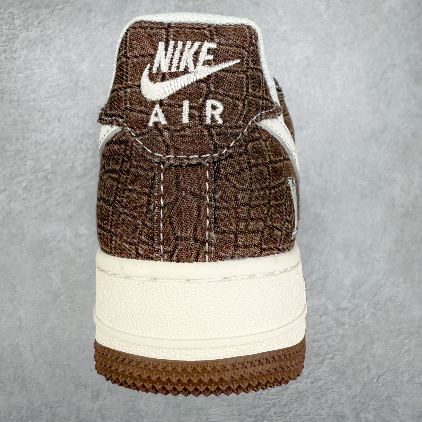 图片[8]-NK Air Force 1´07 Low 空军一号低帮百搭休闲运动板鞋 XS1958-552 柔软、弹性十足的缓震性能和出色的中底设计 横跨复古与现代的外型结合 造就出风靡全球 三十多年的Force 1 直到今天还深受青睐 实拍调校N版已经零色差零失真 百分百还原实物色彩所见即所得 不存在货不对板色差等低级问题 选购参考实物拍摄 不混卖不参货 只用心做好货严格选品 承诺混一赔十 尺码：36 36.5 37.5 38 38.5 39 40 40.5 41 42 42.5 43 44 44.5 45-选品中心