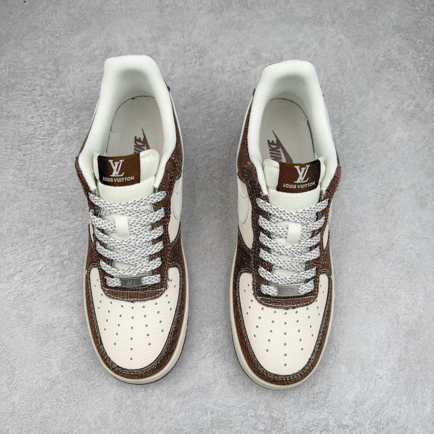 图片[2]-NK Air Force 1´07 Low 空军一号低帮百搭休闲运动板鞋 XS1958-552 柔软、弹性十足的缓震性能和出色的中底设计 横跨复古与现代的外型结合 造就出风靡全球 三十多年的Force 1 直到今天还深受青睐 实拍调校N版已经零色差零失真 百分百还原实物色彩所见即所得 不存在货不对板色差等低级问题 选购参考实物拍摄 不混卖不参货 只用心做好货严格选品 承诺混一赔十 尺码：36 36.5 37.5 38 38.5 39 40 40.5 41 42 42.5 43 44 44.5 45-选品中心