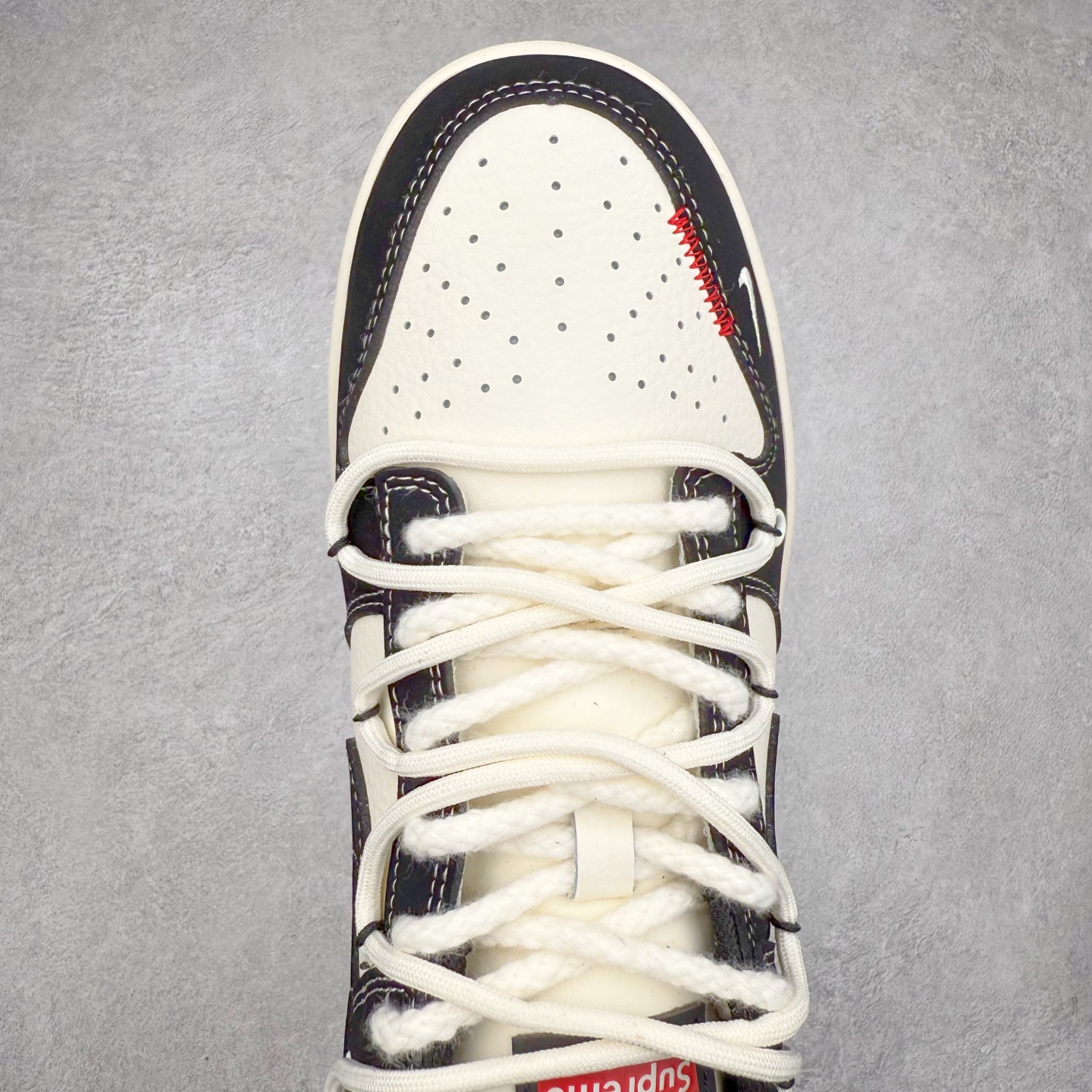 图片[4]-NK Dunk Low 定制配色 YX5066-280 大厂出品 极力推荐 原装头层材料 独家版型蒸餾加工帶來的是更好的视觉和脚感体验大厂纯原品质出货 清洁度 电绣工艺 皮料切割干净无任何毛边 细节完美 实拍调校N版已经零色差零失真 百分百还原实物色彩所见即所得 不存在货不对板色差等低级问题 选购参考实物拍摄 不混卖不参货 只用心做好货严格选品 承诺混一赔十 尺码：36 36.5 37.5 38 38.5 39 40 40.5 41 42 42.5 43 44 44.5 45-选品中心