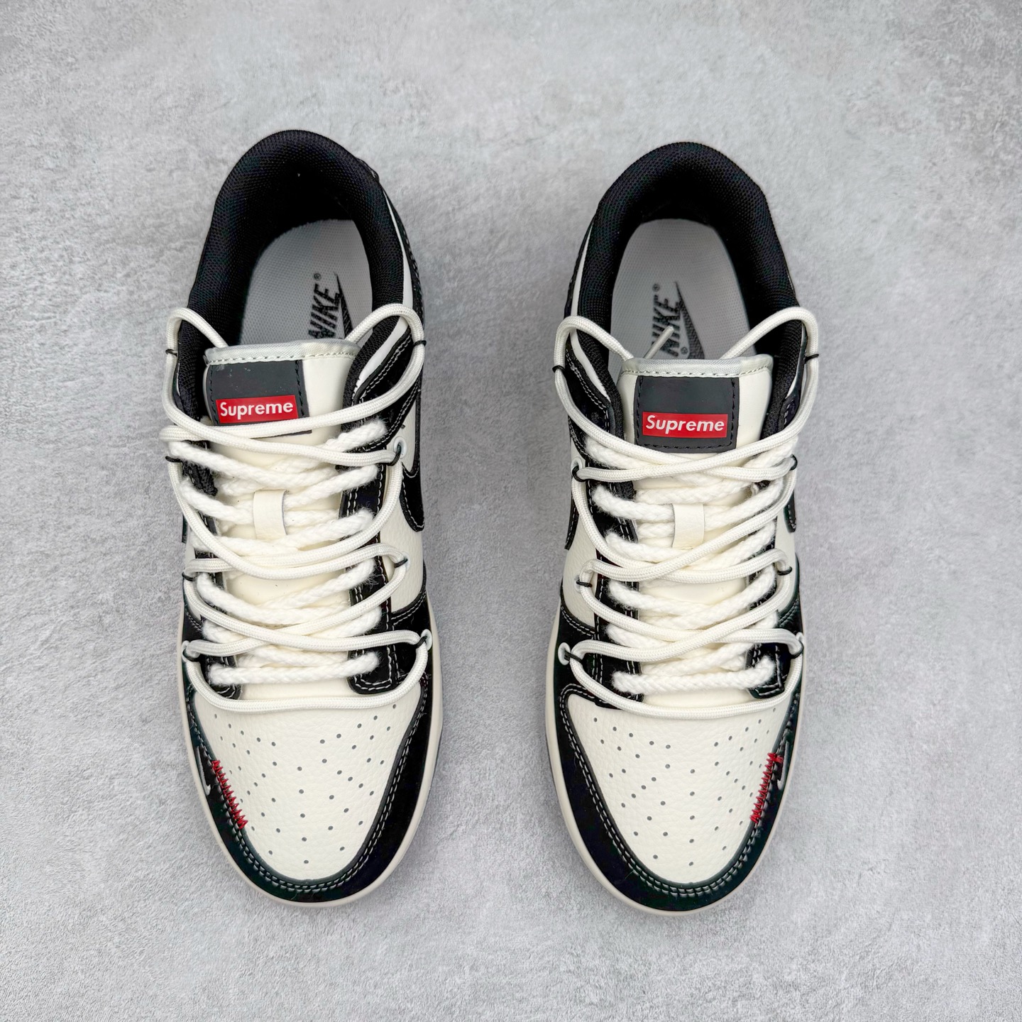 图片[2]-NK Dunk Low 定制配色 YX5066-280 大厂出品 极力推荐 原装头层材料 独家版型蒸餾加工帶來的是更好的视觉和脚感体验大厂纯原品质出货 清洁度 电绣工艺 皮料切割干净无任何毛边 细节完美 实拍调校N版已经零色差零失真 百分百还原实物色彩所见即所得 不存在货不对板色差等低级问题 选购参考实物拍摄 不混卖不参货 只用心做好货严格选品 承诺混一赔十 尺码：36 36.5 37.5 38 38.5 39 40 40.5 41 42 42.5 43 44 44.5 45-选品中心