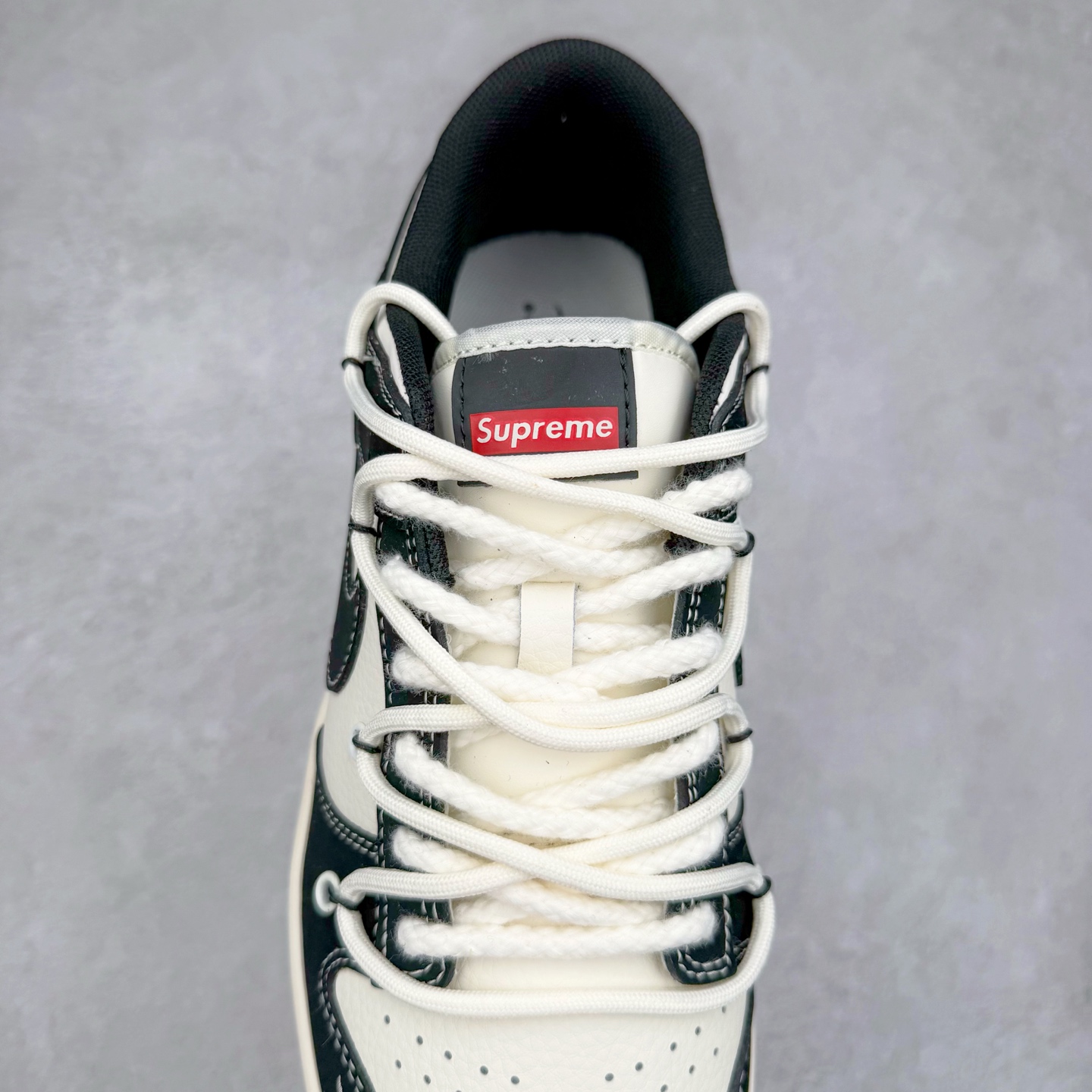 图片[5]-NK Dunk Low 定制配色 YX5066-280 大厂出品 极力推荐 原装头层材料 独家版型蒸餾加工帶來的是更好的视觉和脚感体验大厂纯原品质出货 清洁度 电绣工艺 皮料切割干净无任何毛边 细节完美 实拍调校N版已经零色差零失真 百分百还原实物色彩所见即所得 不存在货不对板色差等低级问题 选购参考实物拍摄 不混卖不参货 只用心做好货严格选品 承诺混一赔十 尺码：36 36.5 37.5 38 38.5 39 40 40.5 41 42 42.5 43 44 44.5 45-选品中心