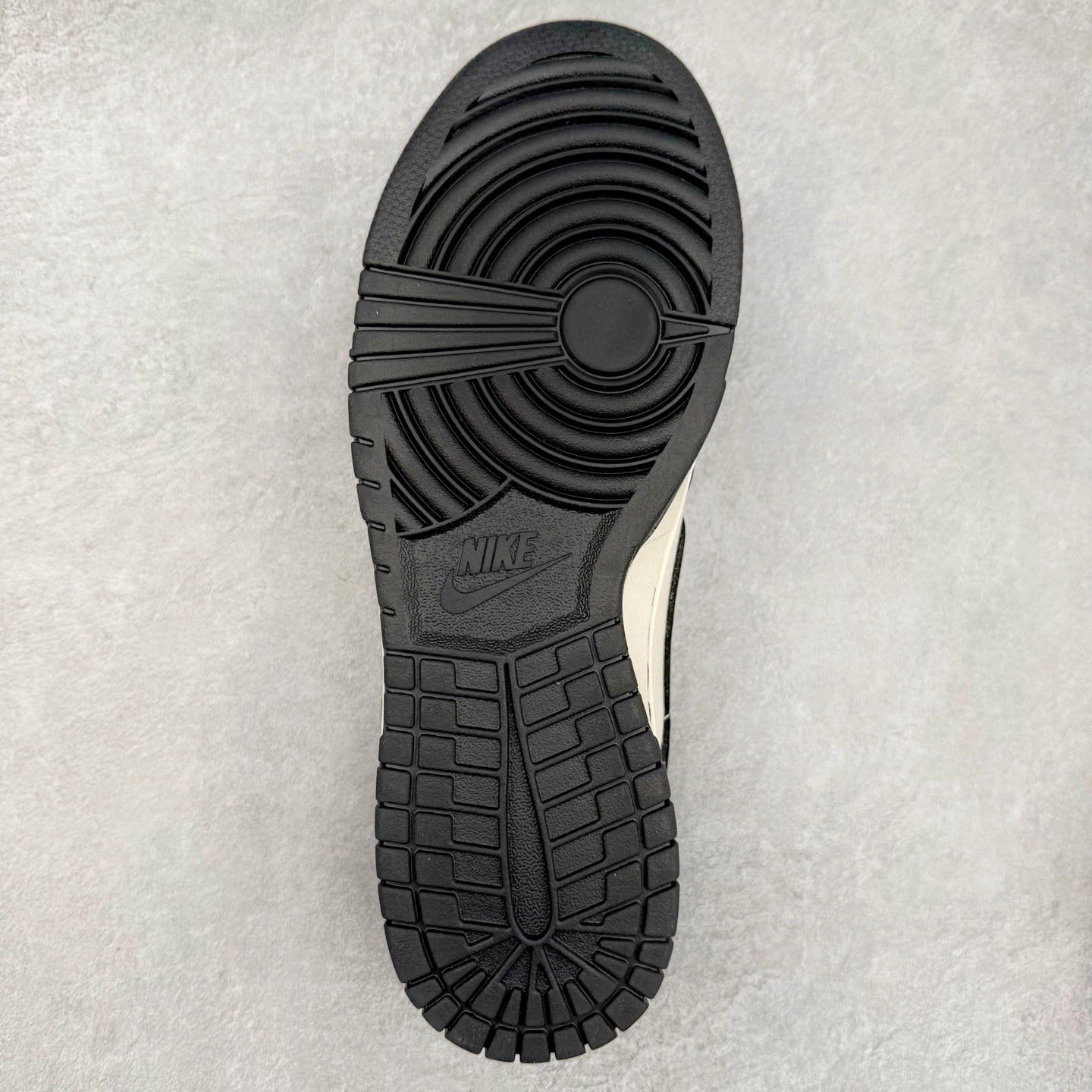 图片[9]-NK Dunk Low 定制配色 YX5066-280 大厂出品 极力推荐 原装头层材料 独家版型蒸餾加工帶來的是更好的视觉和脚感体验大厂纯原品质出货 清洁度 电绣工艺 皮料切割干净无任何毛边 细节完美 实拍调校N版已经零色差零失真 百分百还原实物色彩所见即所得 不存在货不对板色差等低级问题 选购参考实物拍摄 不混卖不参货 只用心做好货严格选品 承诺混一赔十 尺码：36 36.5 37.5 38 38.5 39 40 40.5 41 42 42.5 43 44 44.5 45-选品中心