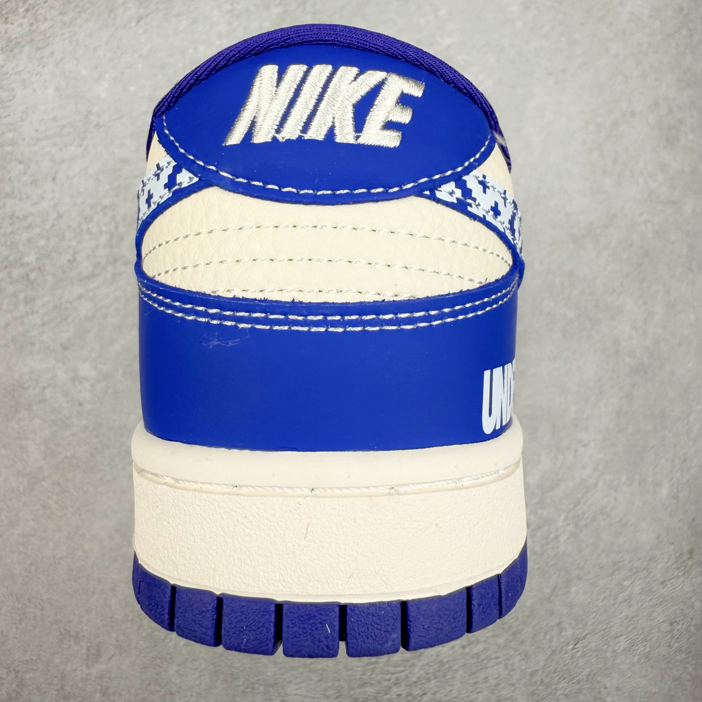 图片[8]-NK Dunk Low 定制配色 KK1333-045 大厂出品 极力推荐 原装头层材料 独家版型蒸餾加工帶來的是更好的视觉和脚感体验大厂纯原品质出货 清洁度 电绣工艺 皮料切割干净无任何毛边 细节完美 实拍调校N版已经零色差零失真 百分百还原实物色彩所见即所得 不存在货不对板色差等低级问题 选购参考实物拍摄 不混卖不参货 只用心做好货严格选品 承诺混一赔十 尺码：36 36.5 37.5 38 38.5 39 40 40.5 41 42 42.5 43 44 44.5 45-选品中心