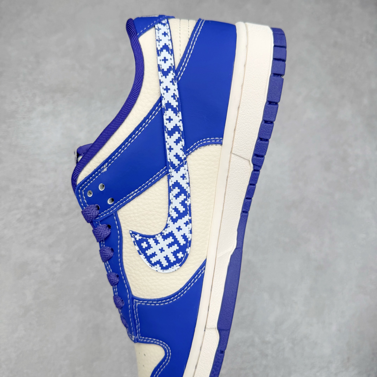 图片[7]-NK Dunk Low 定制配色 KK1333-045 大厂出品 极力推荐 原装头层材料 独家版型蒸餾加工帶來的是更好的视觉和脚感体验大厂纯原品质出货 清洁度 电绣工艺 皮料切割干净无任何毛边 细节完美 实拍调校N版已经零色差零失真 百分百还原实物色彩所见即所得 不存在货不对板色差等低级问题 选购参考实物拍摄 不混卖不参货 只用心做好货严格选品 承诺混一赔十 尺码：36 36.5 37.5 38 38.5 39 40 40.5 41 42 42.5 43 44 44.5 45-选品中心