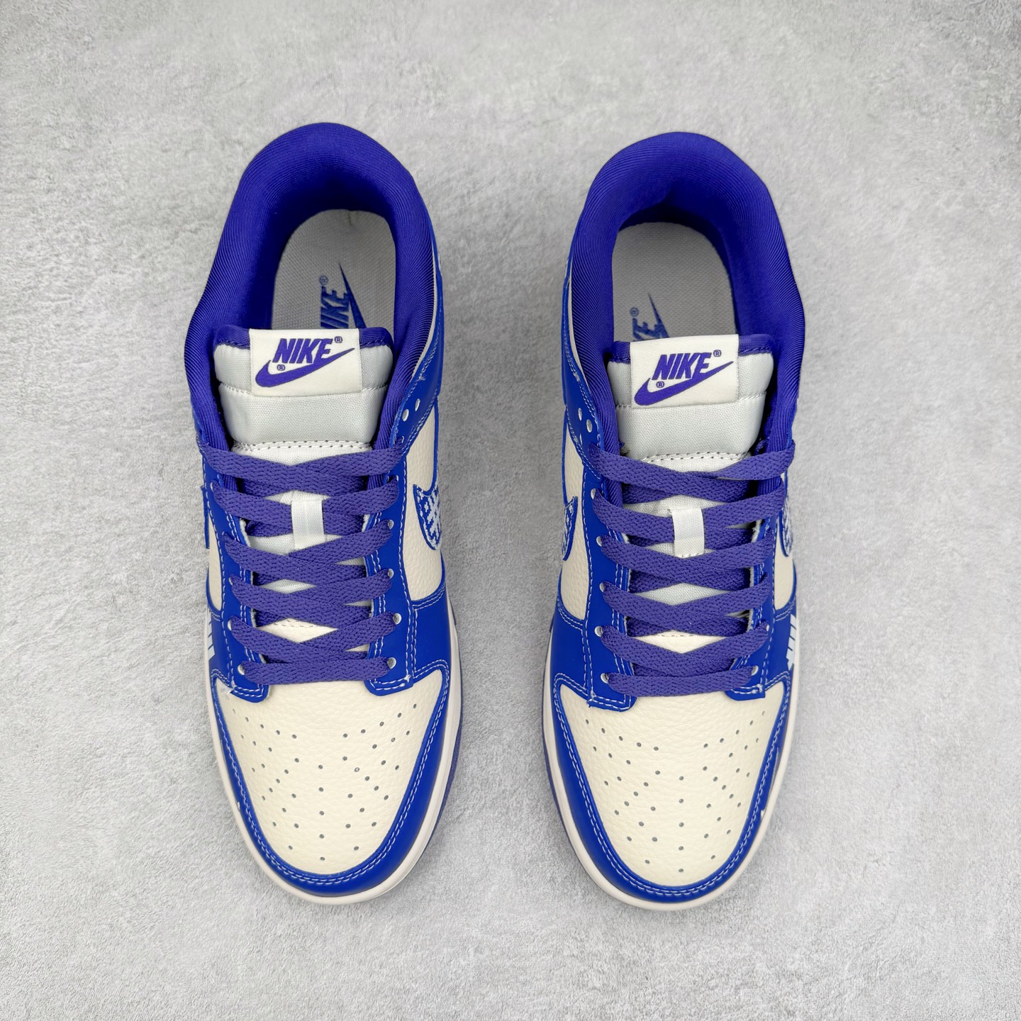 图片[2]-NK Dunk Low 定制配色 KK1333-045 大厂出品 极力推荐 原装头层材料 独家版型蒸餾加工帶來的是更好的视觉和脚感体验大厂纯原品质出货 清洁度 电绣工艺 皮料切割干净无任何毛边 细节完美 实拍调校N版已经零色差零失真 百分百还原实物色彩所见即所得 不存在货不对板色差等低级问题 选购参考实物拍摄 不混卖不参货 只用心做好货严格选品 承诺混一赔十 尺码：36 36.5 37.5 38 38.5 39 40 40.5 41 42 42.5 43 44 44.5 45-选品中心