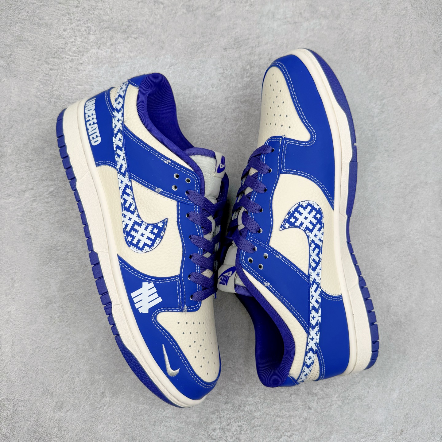 图片[3]-NK Dunk Low 定制配色 KK1333-045 大厂出品 极力推荐 原装头层材料 独家版型蒸餾加工帶來的是更好的视觉和脚感体验大厂纯原品质出货 清洁度 电绣工艺 皮料切割干净无任何毛边 细节完美 实拍调校N版已经零色差零失真 百分百还原实物色彩所见即所得 不存在货不对板色差等低级问题 选购参考实物拍摄 不混卖不参货 只用心做好货严格选品 承诺混一赔十 尺码：36 36.5 37.5 38 38.5 39 40 40.5 41 42 42.5 43 44 44.5 45-选品中心