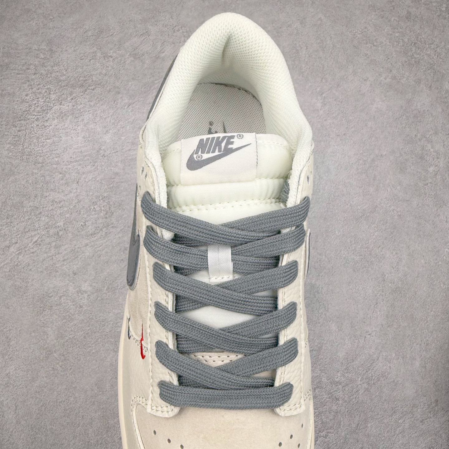 图片[5]-NK Dunk Low 定制配色 XX2025-688 大厂出品 极力推荐 原装头层材料 独家版型蒸餾加工帶來的是更好的视觉和脚感体验大厂纯原品质出货 清洁度 电绣工艺 皮料切割干净无任何毛边 细节完美 实拍调校N版已经零色差零失真 百分百还原实物色彩所见即所得 不存在货不对板色差等低级问题 选购参考实物拍摄 不混卖不参货 只用心做好货严格选品 承诺混一赔十 尺码：36 36.5 37.5 38 38.5 39 40 40.5 41 42 42.5 43 44 44.5 45-选品中心