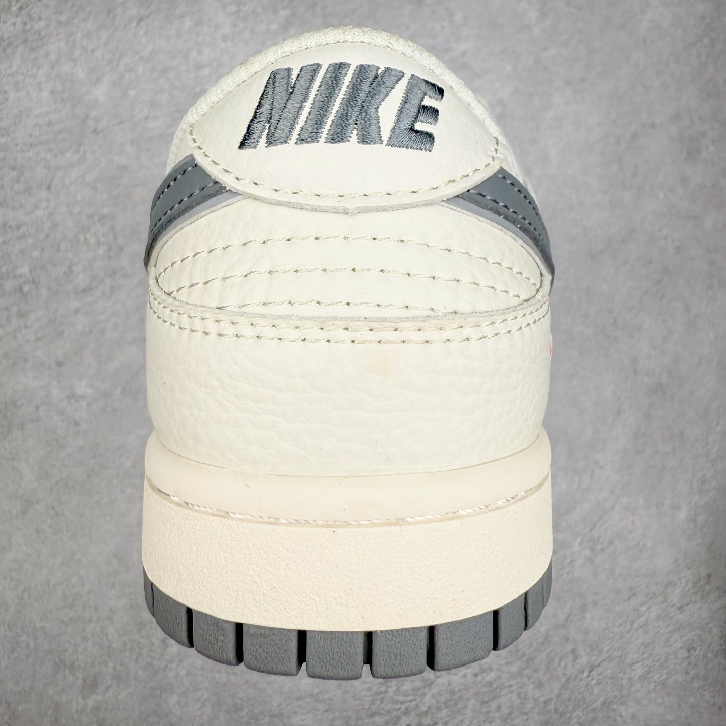 图片[8]-NK Dunk Low 定制配色 XX2025-688 大厂出品 极力推荐 原装头层材料 独家版型蒸餾加工帶來的是更好的视觉和脚感体验大厂纯原品质出货 清洁度 电绣工艺 皮料切割干净无任何毛边 细节完美 实拍调校N版已经零色差零失真 百分百还原实物色彩所见即所得 不存在货不对板色差等低级问题 选购参考实物拍摄 不混卖不参货 只用心做好货严格选品 承诺混一赔十 尺码：36 36.5 37.5 38 38.5 39 40 40.5 41 42 42.5 43 44 44.5 45-选品中心