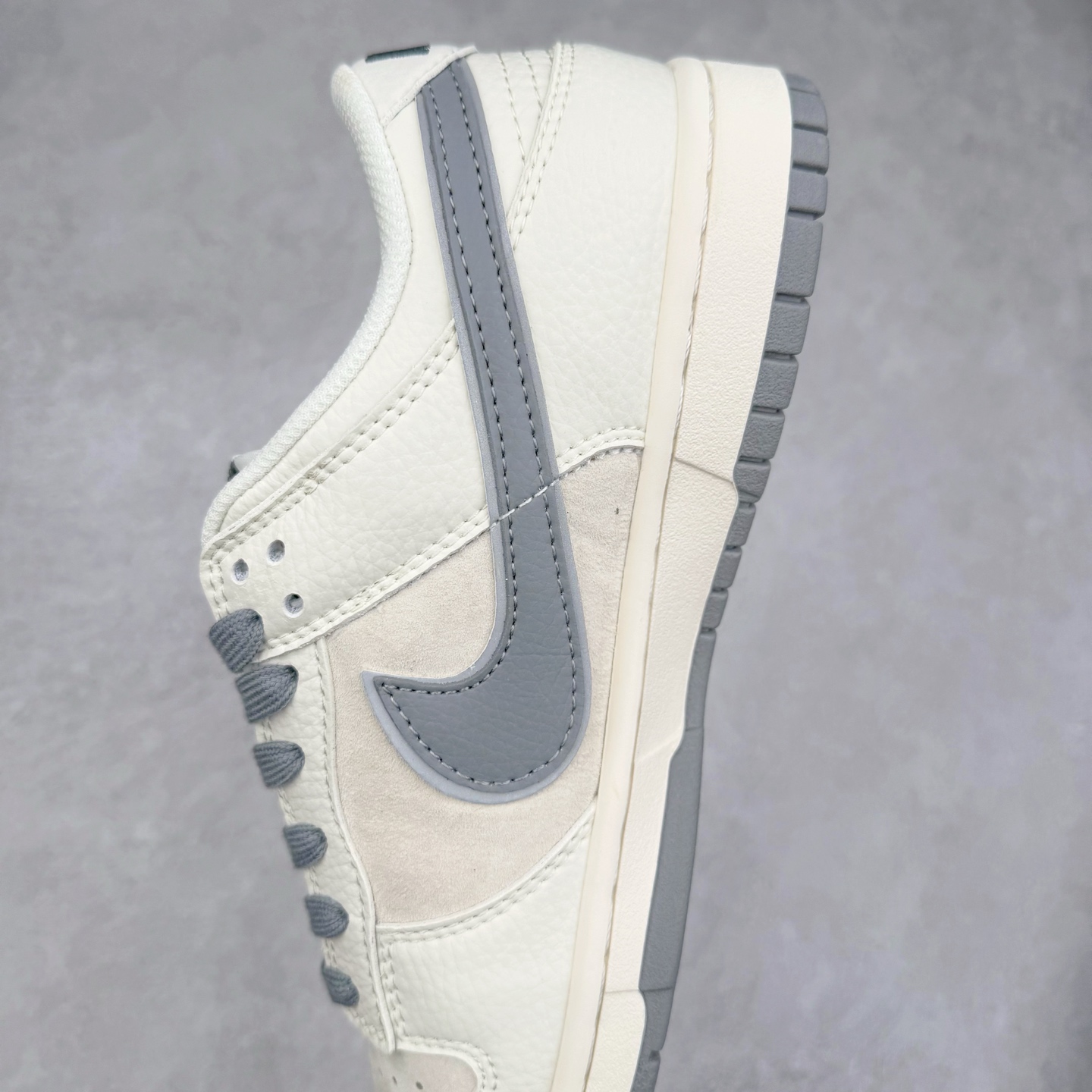 图片[7]-NK Dunk Low 定制配色 XX2025-688 大厂出品 极力推荐 原装头层材料 独家版型蒸餾加工帶來的是更好的视觉和脚感体验大厂纯原品质出货 清洁度 电绣工艺 皮料切割干净无任何毛边 细节完美 实拍调校N版已经零色差零失真 百分百还原实物色彩所见即所得 不存在货不对板色差等低级问题 选购参考实物拍摄 不混卖不参货 只用心做好货严格选品 承诺混一赔十 尺码：36 36.5 37.5 38 38.5 39 40 40.5 41 42 42.5 43 44 44.5 45-选品中心