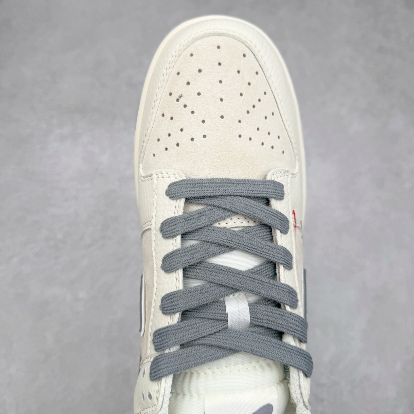 图片[4]-NK Dunk Low 定制配色 XX2025-688 大厂出品 极力推荐 原装头层材料 独家版型蒸餾加工帶來的是更好的视觉和脚感体验大厂纯原品质出货 清洁度 电绣工艺 皮料切割干净无任何毛边 细节完美 实拍调校N版已经零色差零失真 百分百还原实物色彩所见即所得 不存在货不对板色差等低级问题 选购参考实物拍摄 不混卖不参货 只用心做好货严格选品 承诺混一赔十 尺码：36 36.5 37.5 38 38.5 39 40 40.5 41 42 42.5 43 44 44.5 45-选品中心